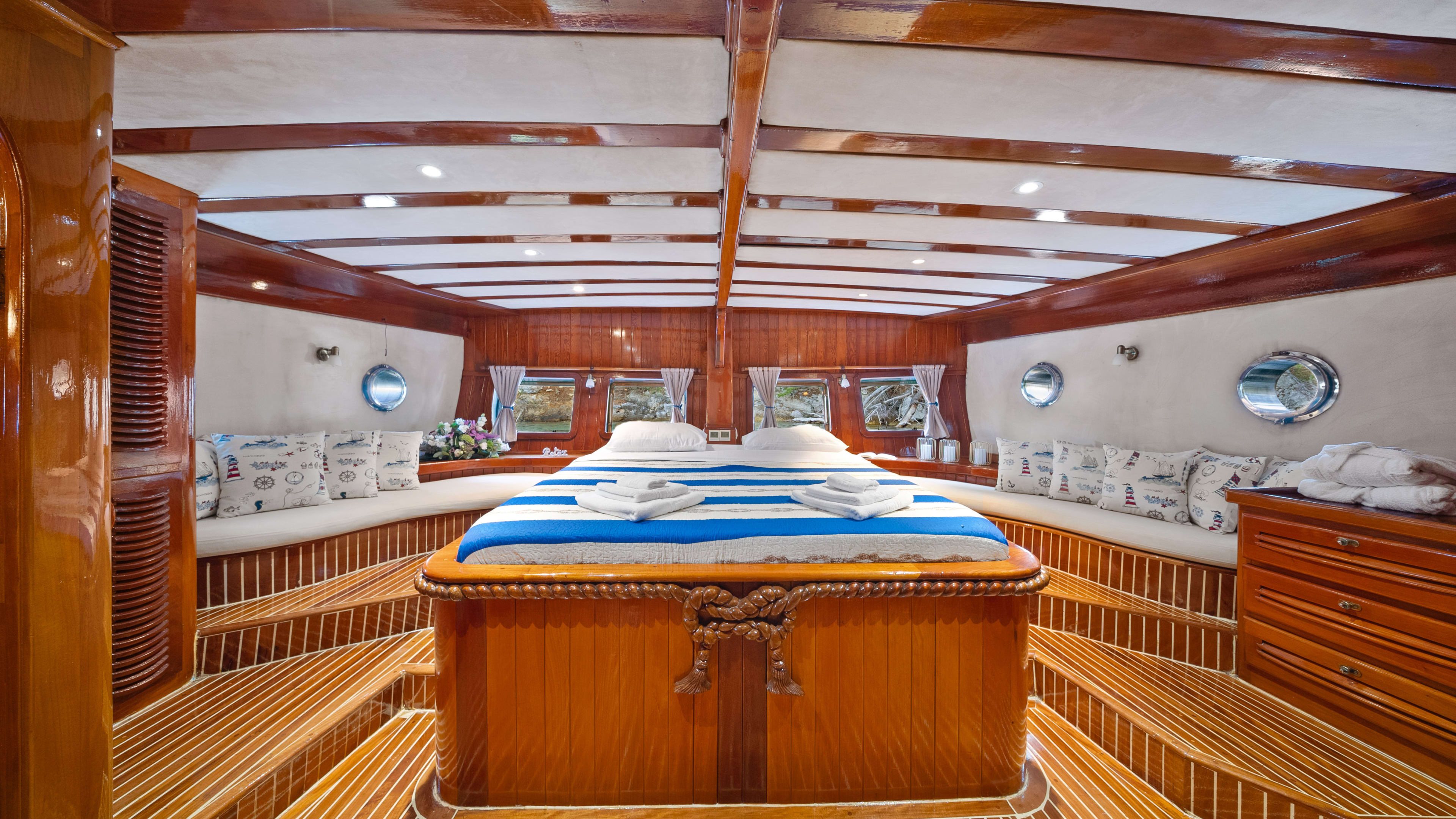 Eleganza Gulet vor Anker in ACI Marina Split