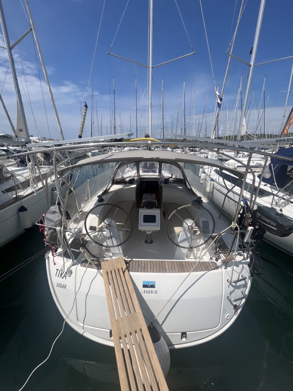 TIKA Bavaria Cruiser 34 біля причалу Sukošan / D-Marin Dalmacija Marina