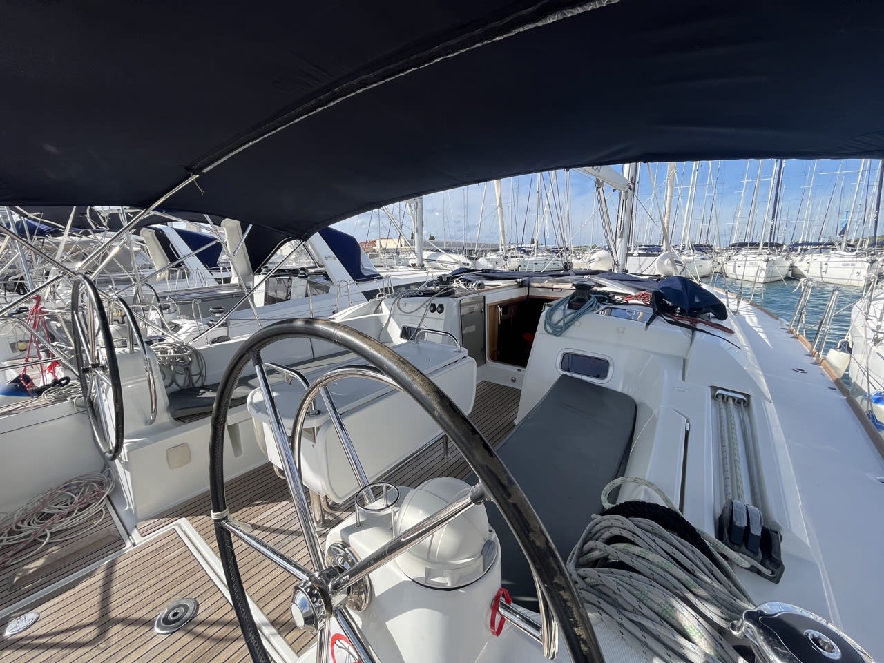 BELUNA Sun Odyssey 479 біля причалу Sukošan / D-Marin Dalmacija Marina