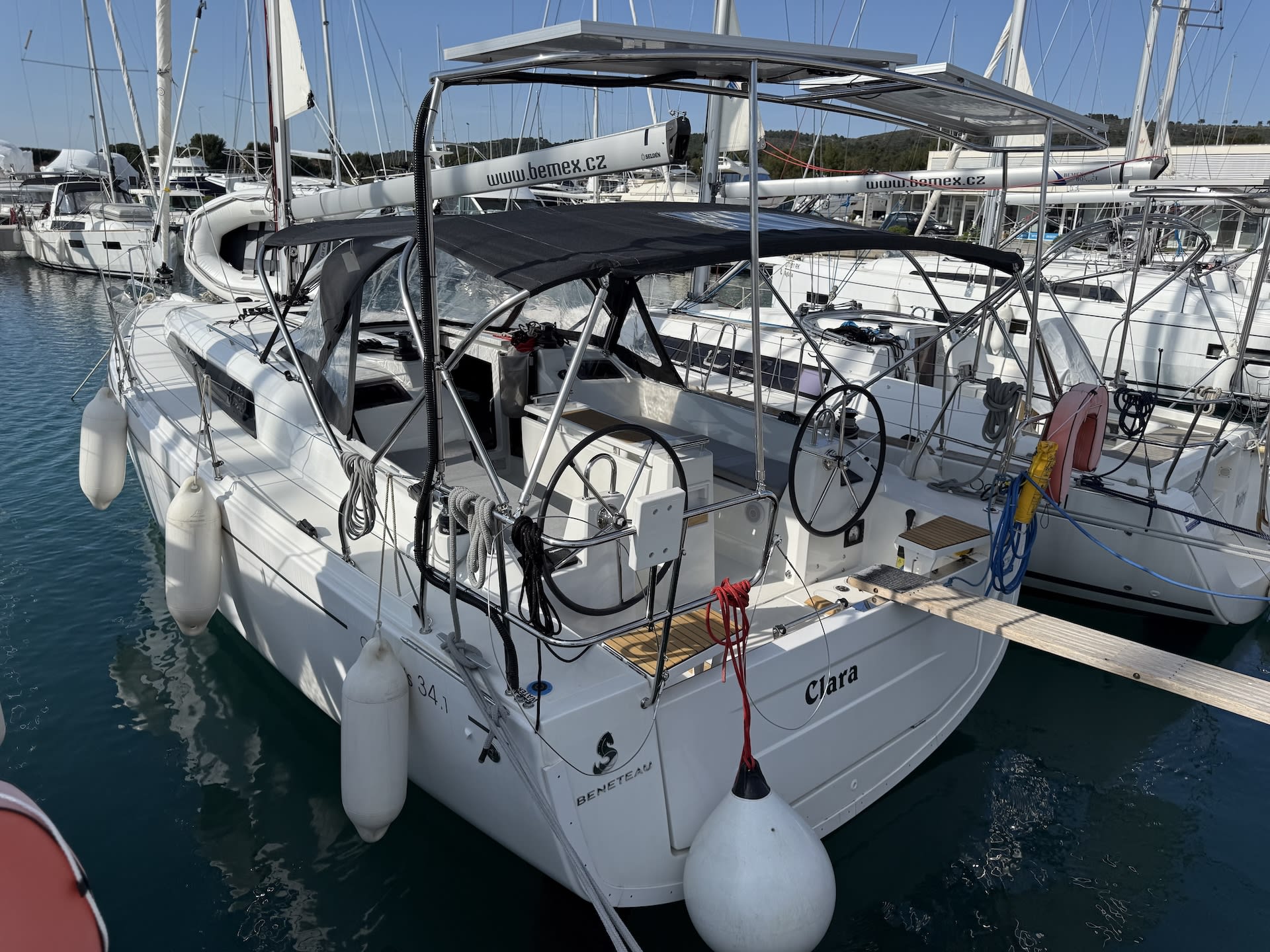 Clara Oceanis 34.1 vor Anker in Sukošan / D-Marin Dalmacija Marina