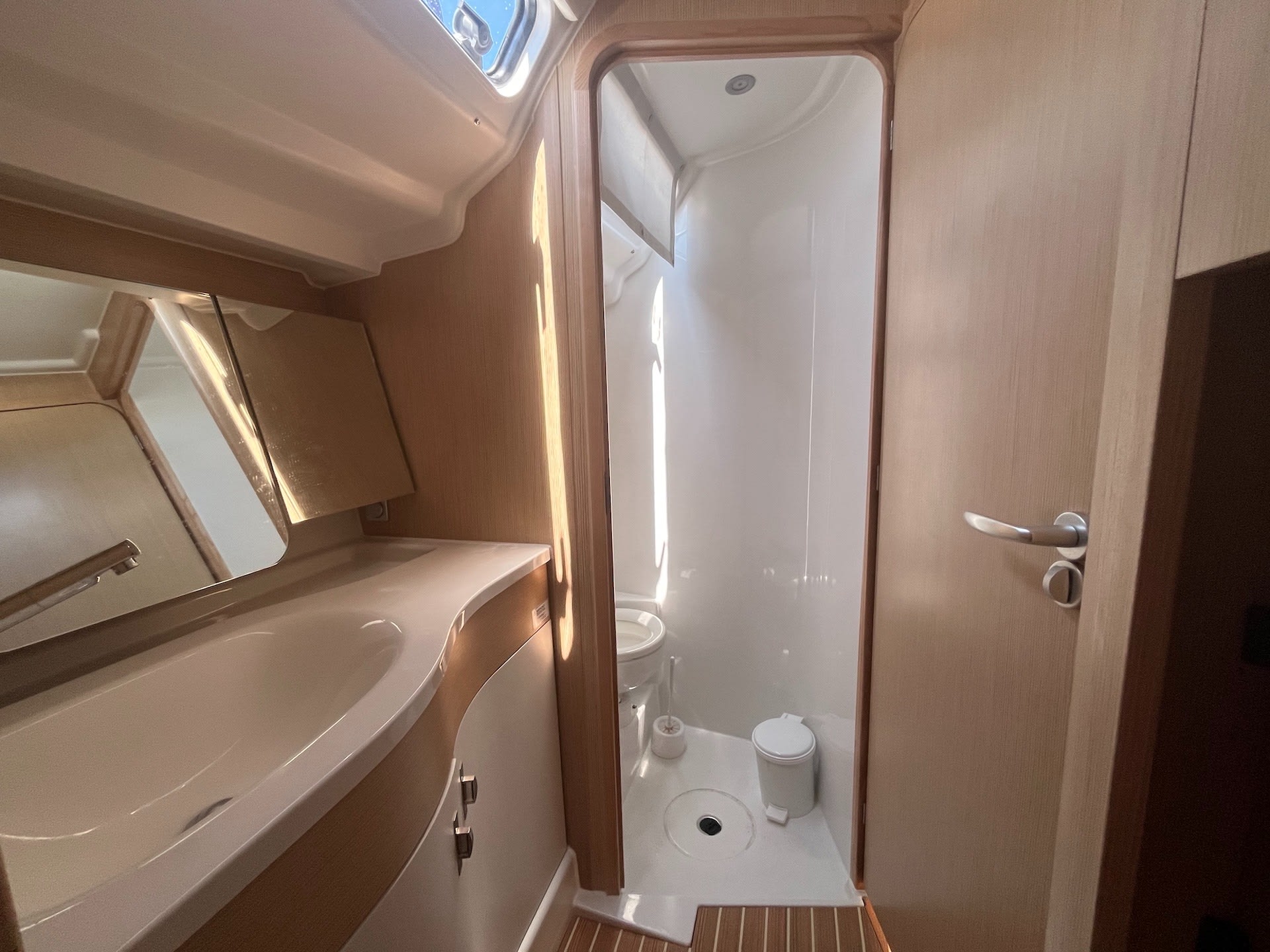 Just B! Dehler 38 SQ vor Anker in Marina Punat