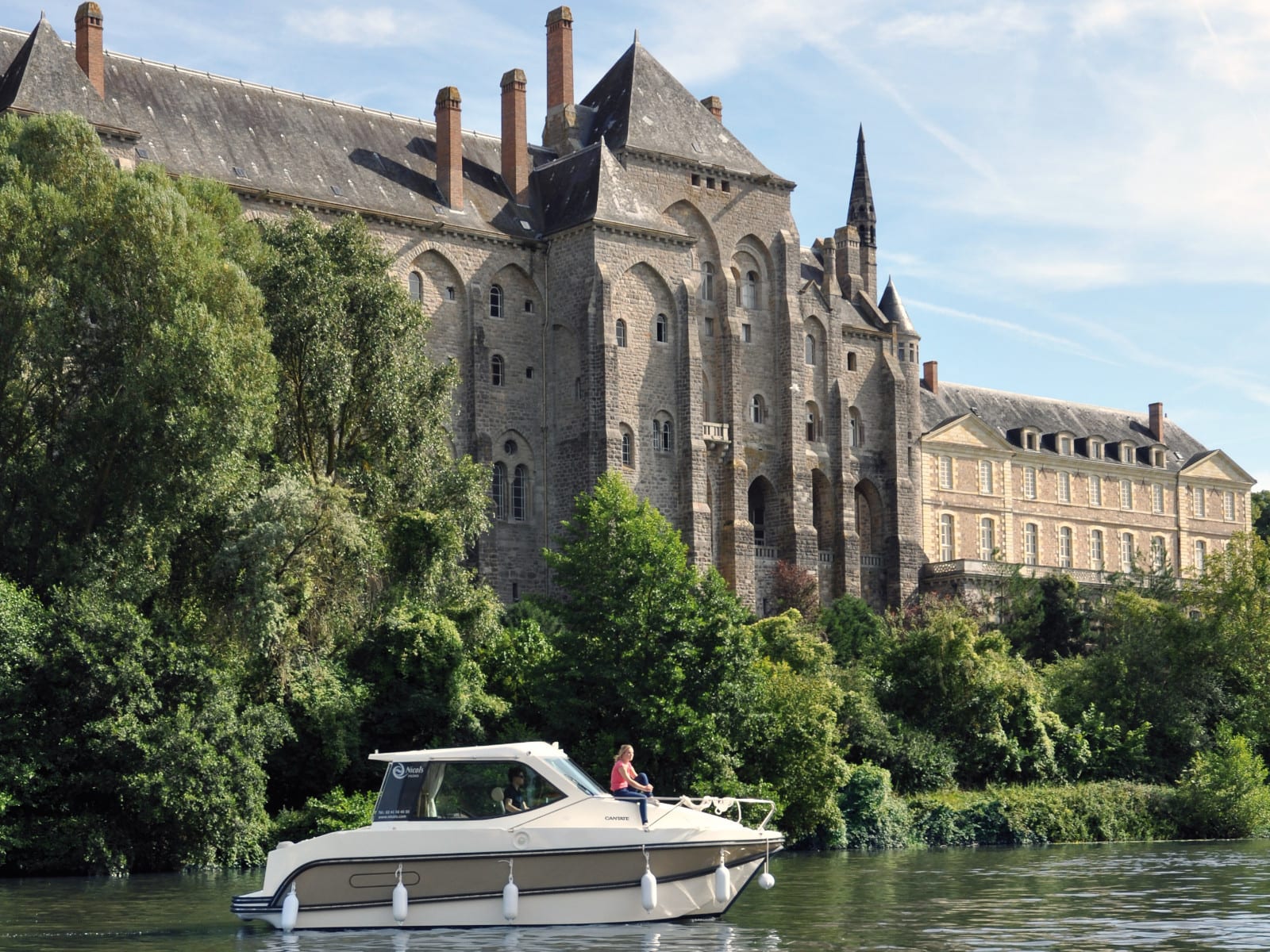 Cantate Nicols Sedan Primo vor Anker in Grez-Neuville