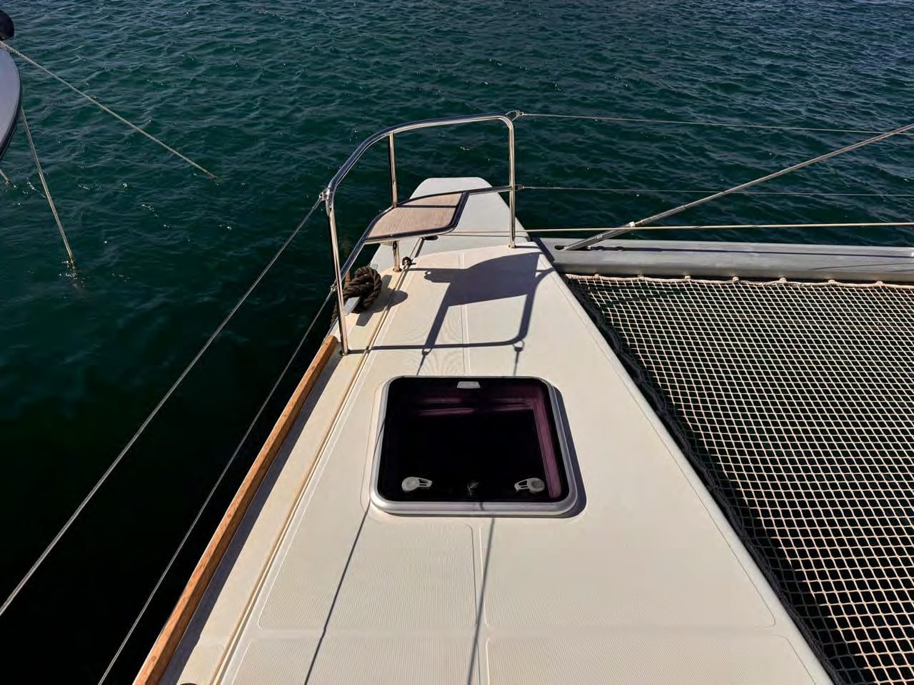 MADININA Lagoon 52F amarrado en Lavrion / Olympic Marina