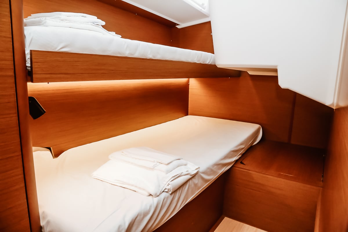 Polaris Sun Loft 47 біля причалу Marina di Portisco