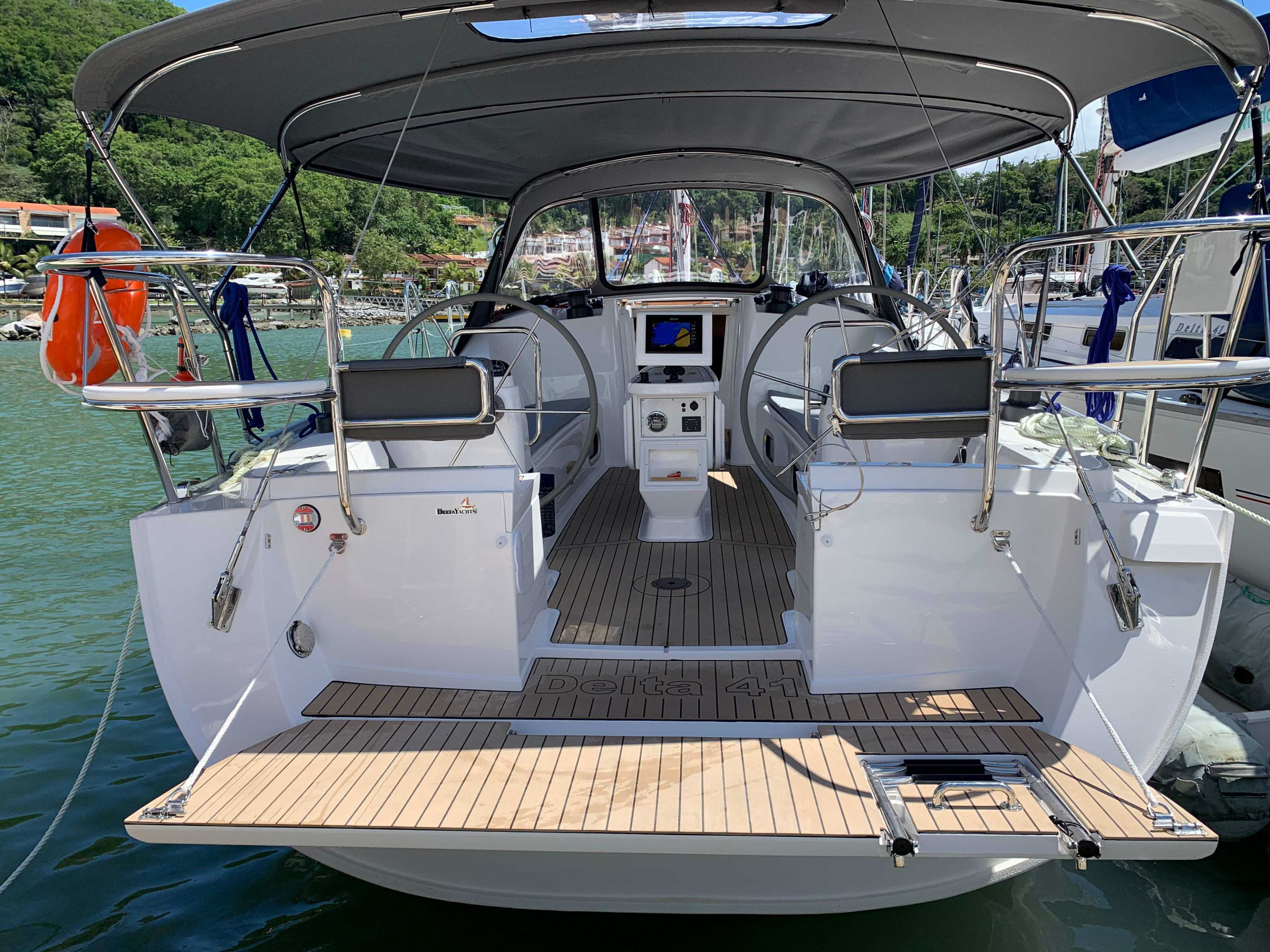 AKANNI II Delta 41 vor Anker in Marina Farol de Paraty