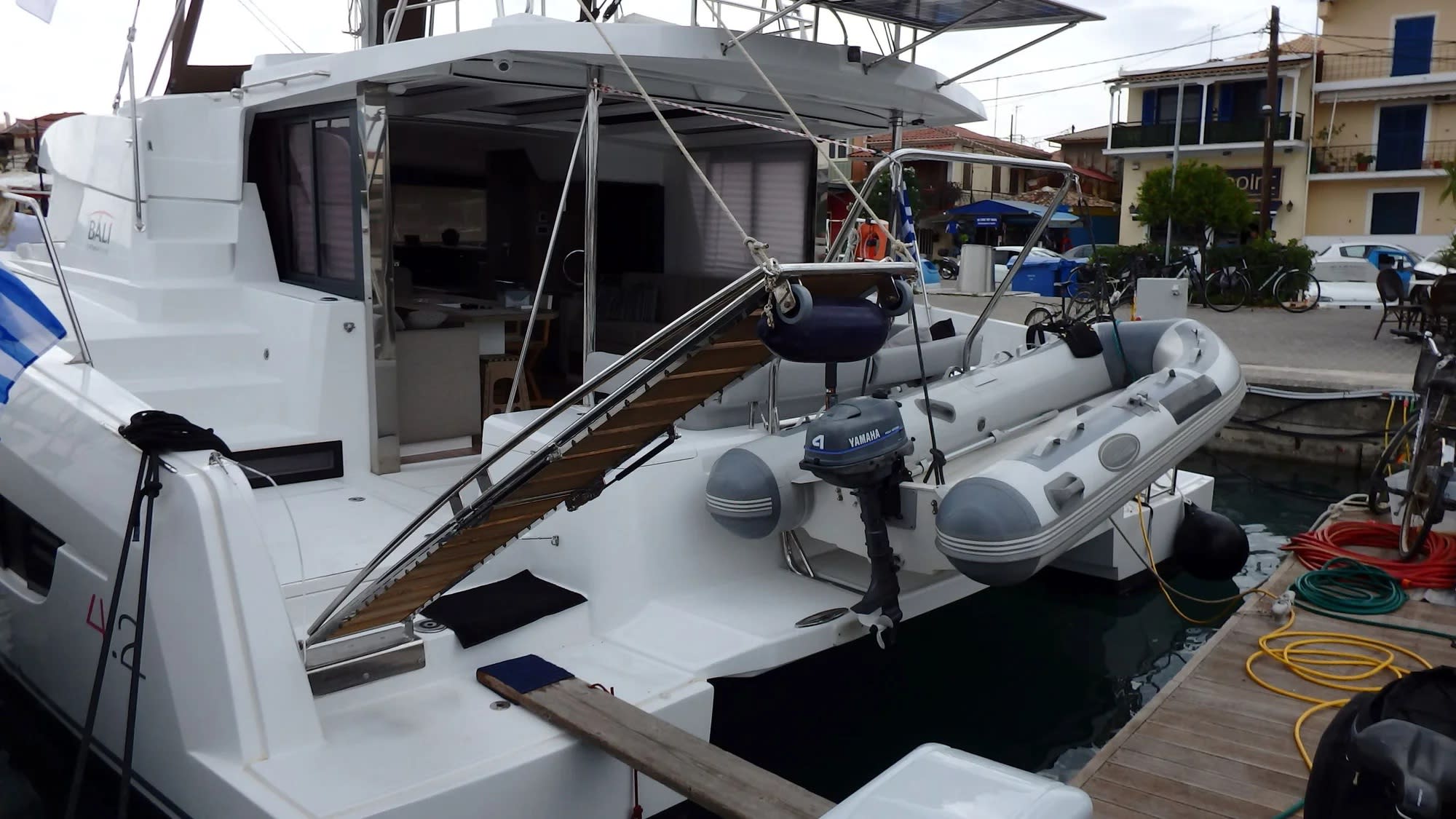 Blue Navy Bali 4.2 vor Anker in Lefkada / Nikiana Marina