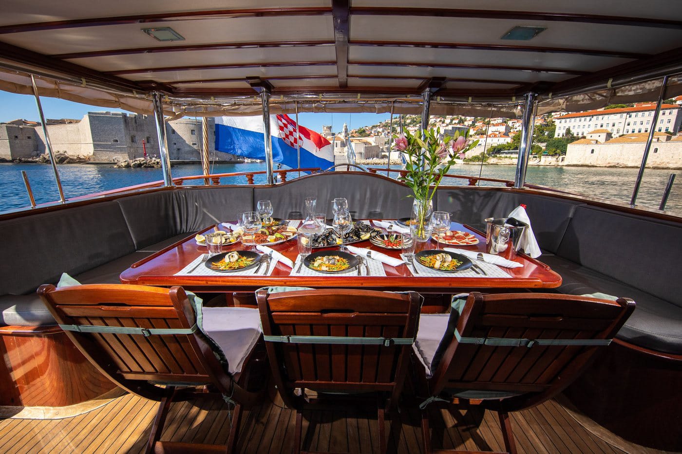 Phoenix Bronze Gulet vor Anker in Port of Split / East Harbour