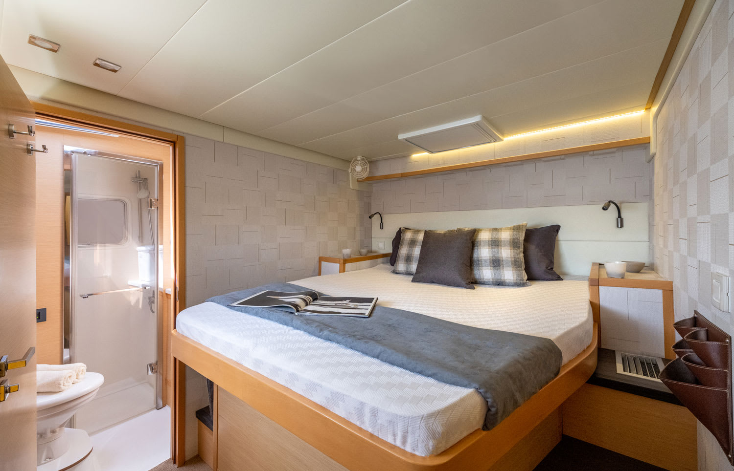 Royal Hearts (A/C - Generator - Refit 2024) Lagoon 52 amarrado en Athens / Alimos Marina