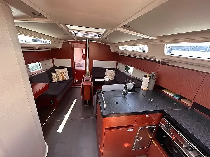 Calypso Hanse 388 amarrado en Seget Donji / Marina Baotić