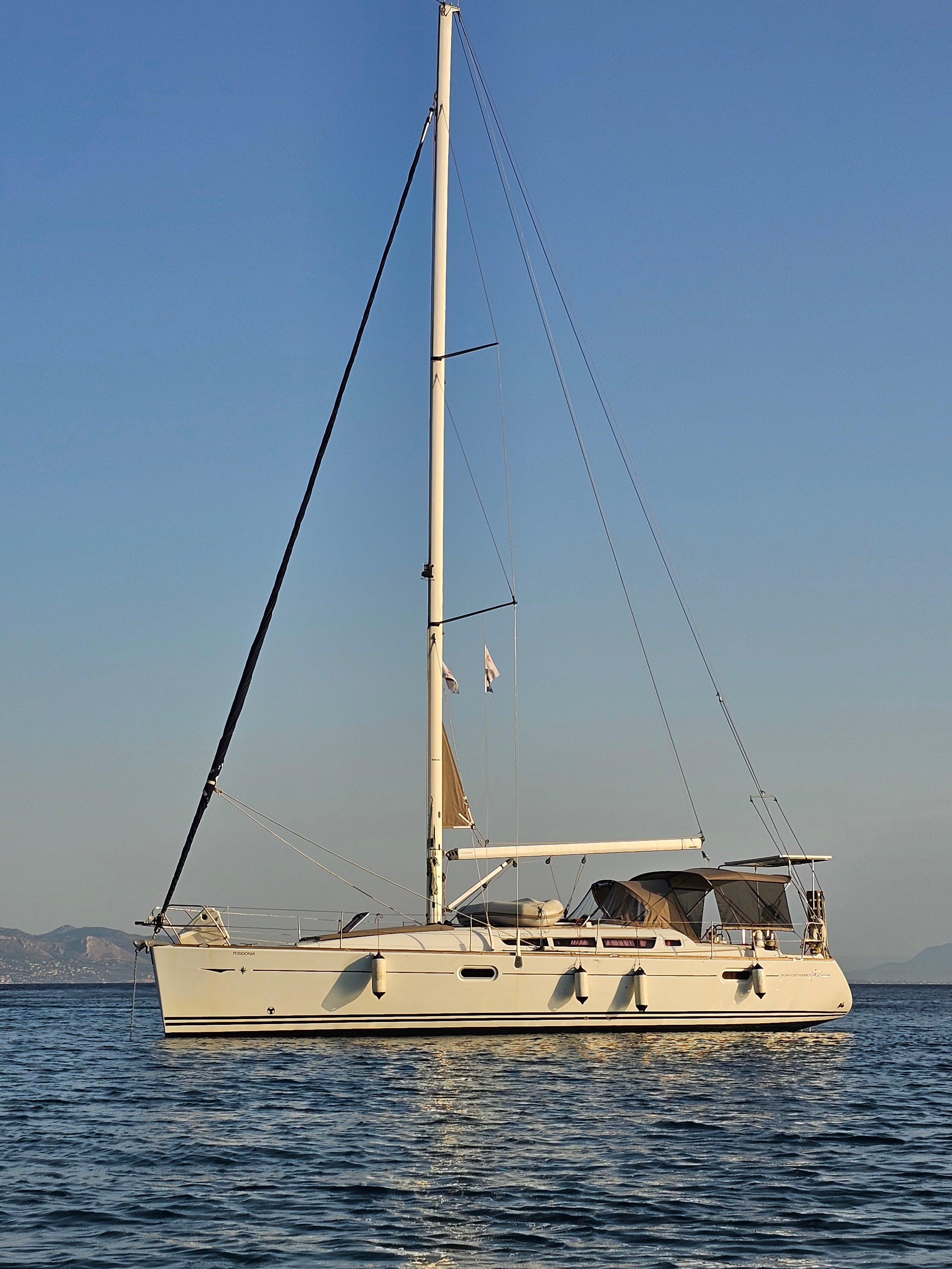 Comfort Sun Odyssey 42 i vor Anker in Athens / Marina Delta Kallithea
