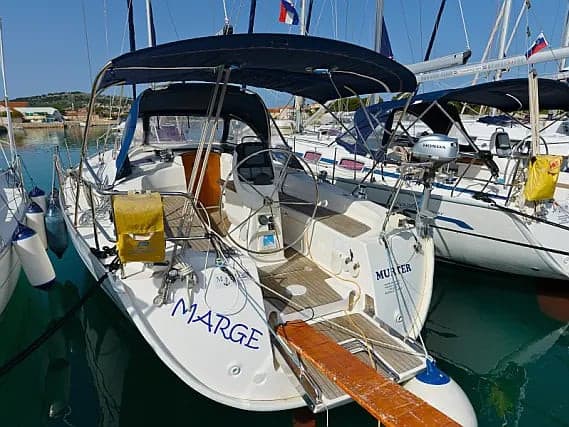 Marge Bavaria 38 Cruiser біля причалу Murter / Marina Betina