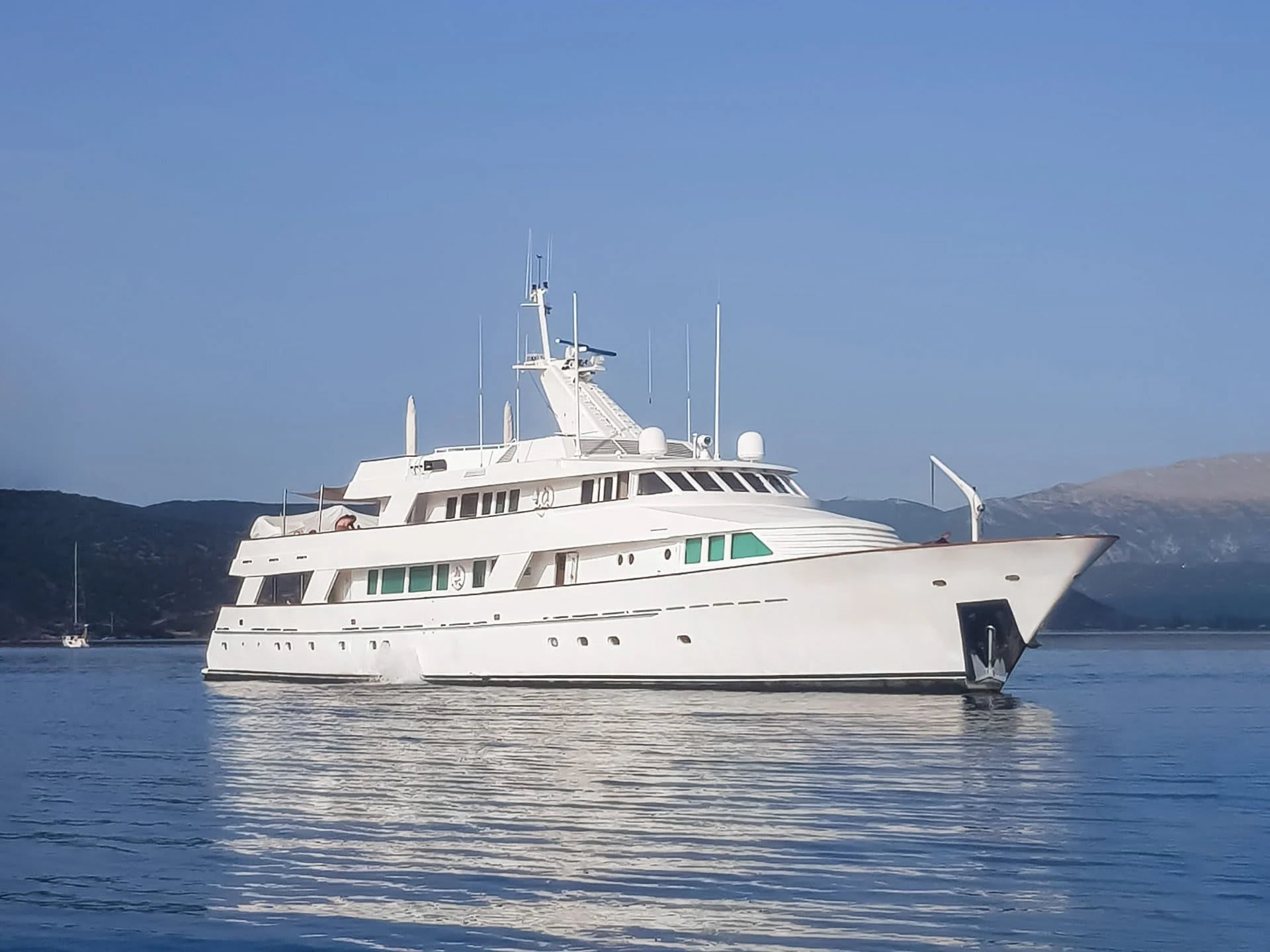 Kokomo Nights Luxury Motor Yacht біля причалу Athens / Alimos Marina