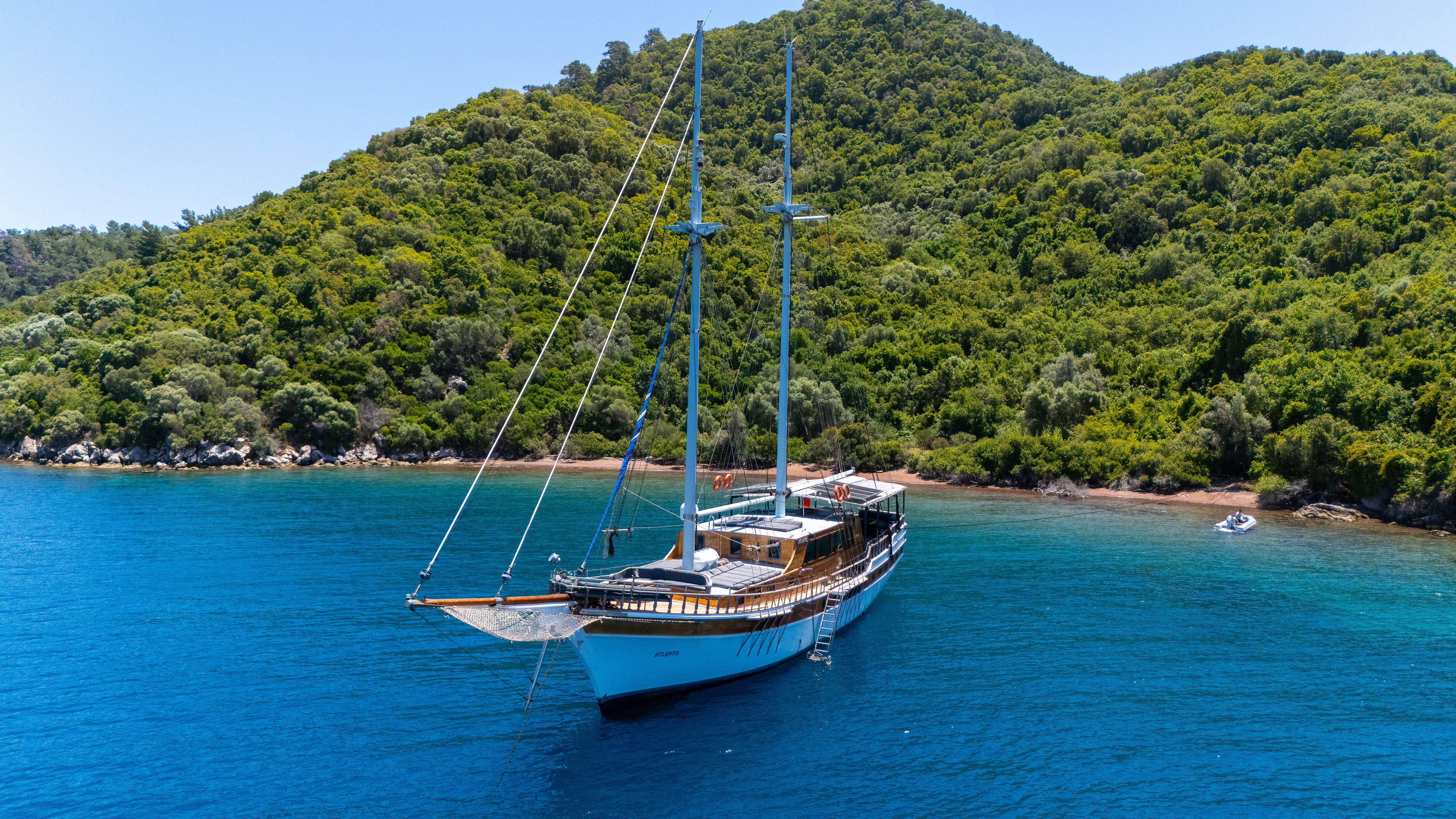 Classic Gulet vor Anker in Corfu / Old Port