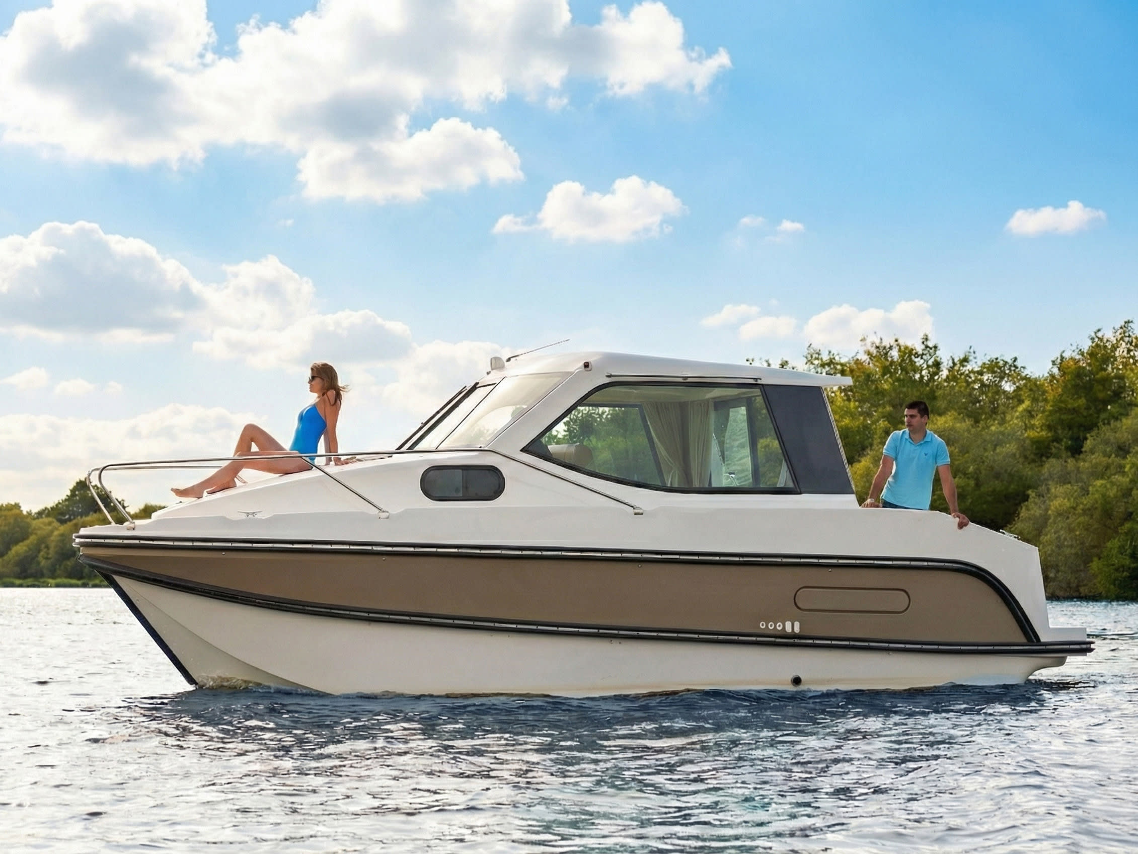 Cruiser Comfort 2/4 Pers. Nicols Sedan Primo vor Anker in Le Somail