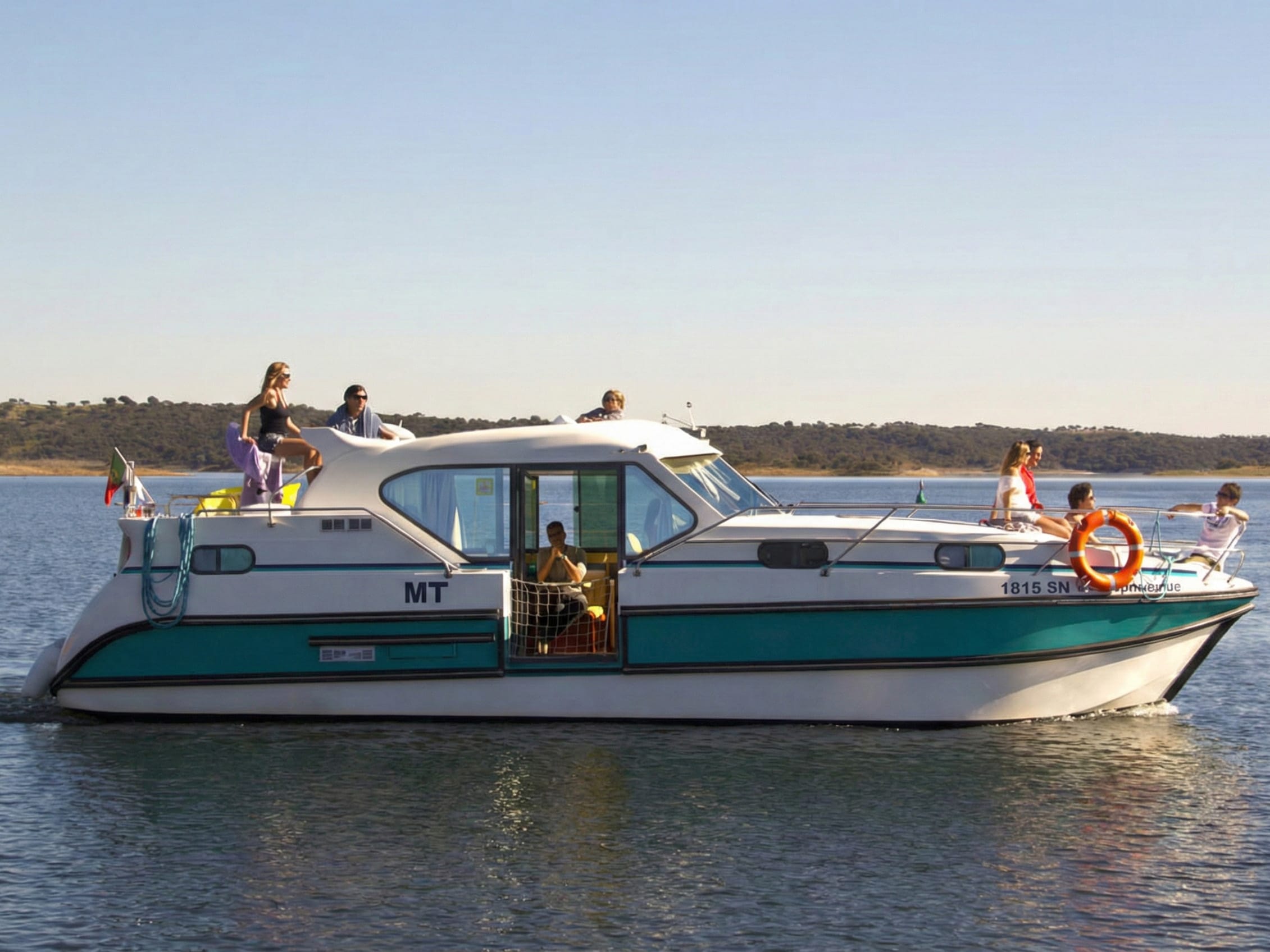 Cruiser Comfort 6/9 Pers. Nicols Confort 1100 vor Anker in Grez-Neuville