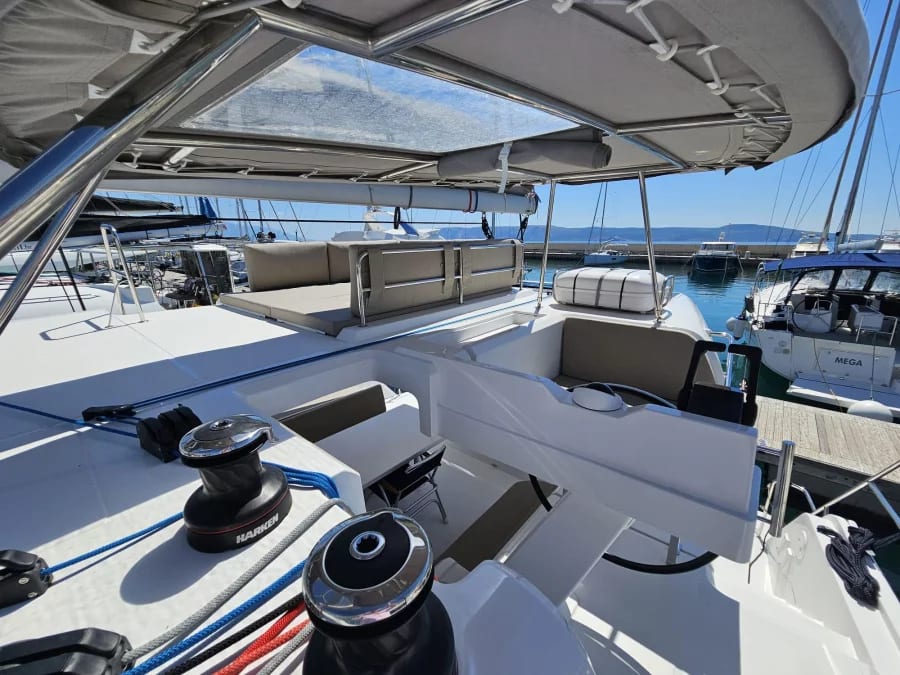 Orphea Aventura 37 amarrado en Port de Sete