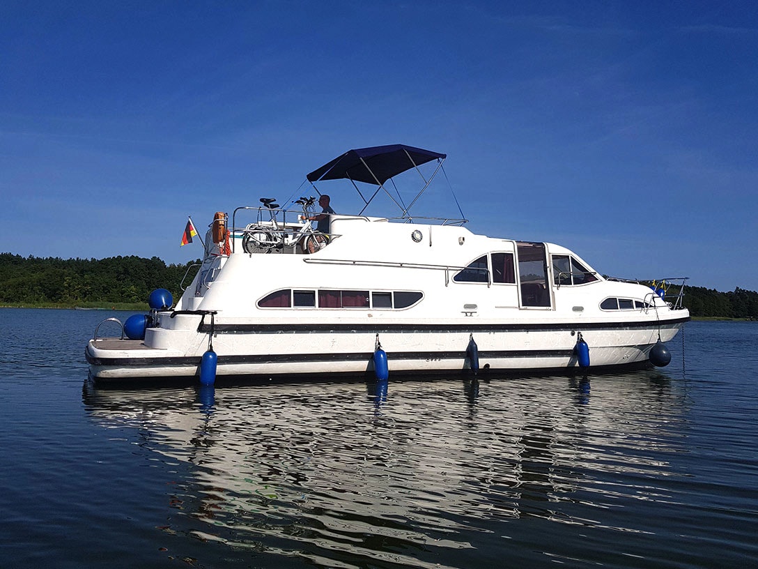 Cruiser Premium XL 4 Pers. Europa E.400 amarrado en Port de Bram