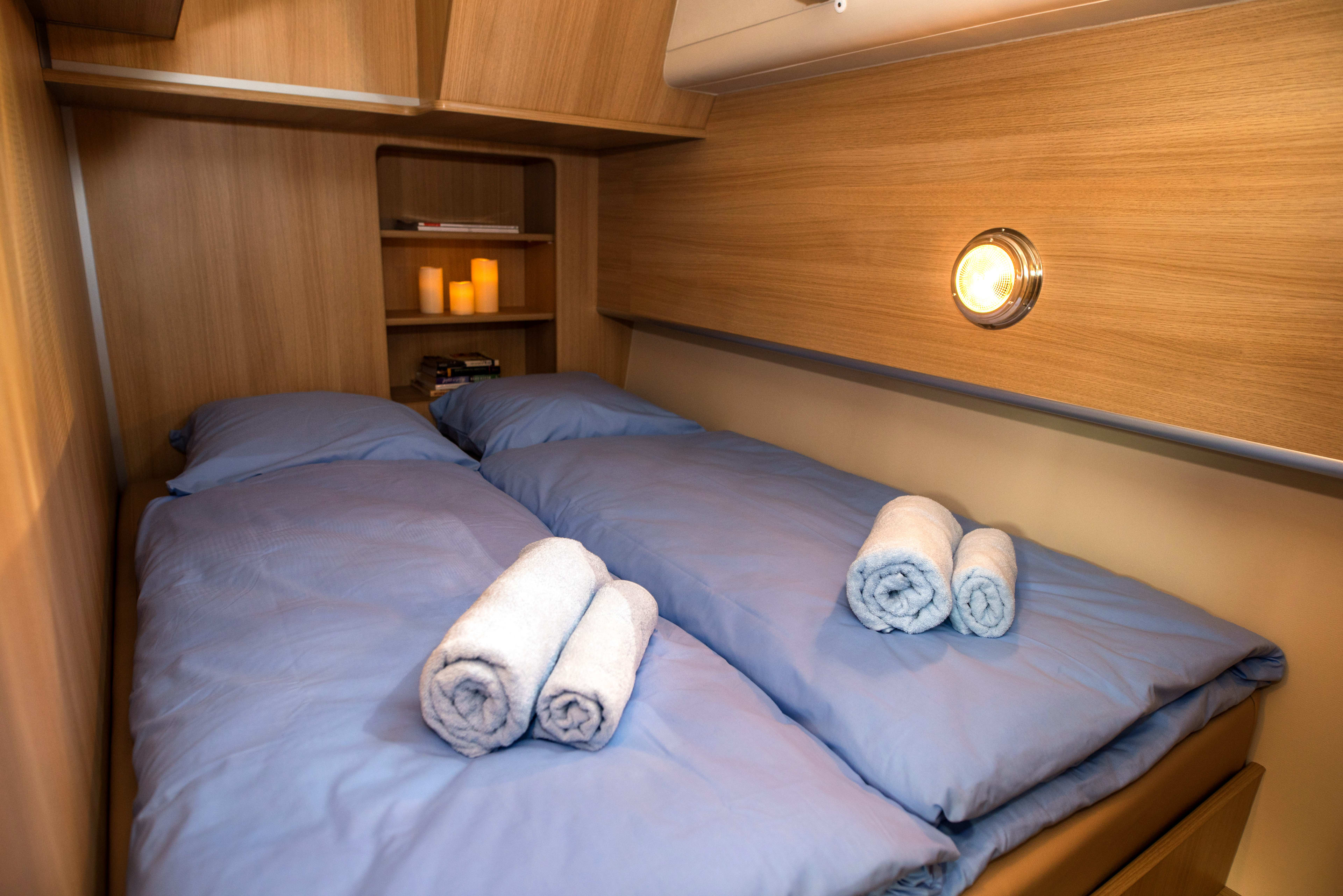 Cruiser Premium 6/8 Pers. Nicols Estivale Sixto vor Anker in Bellanaleck