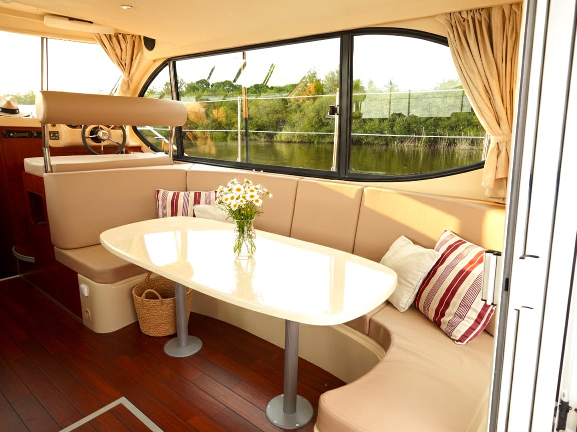 Cruiser Premium 8/10 Pers. Nicols Estivale Octo vor Anker in Dole