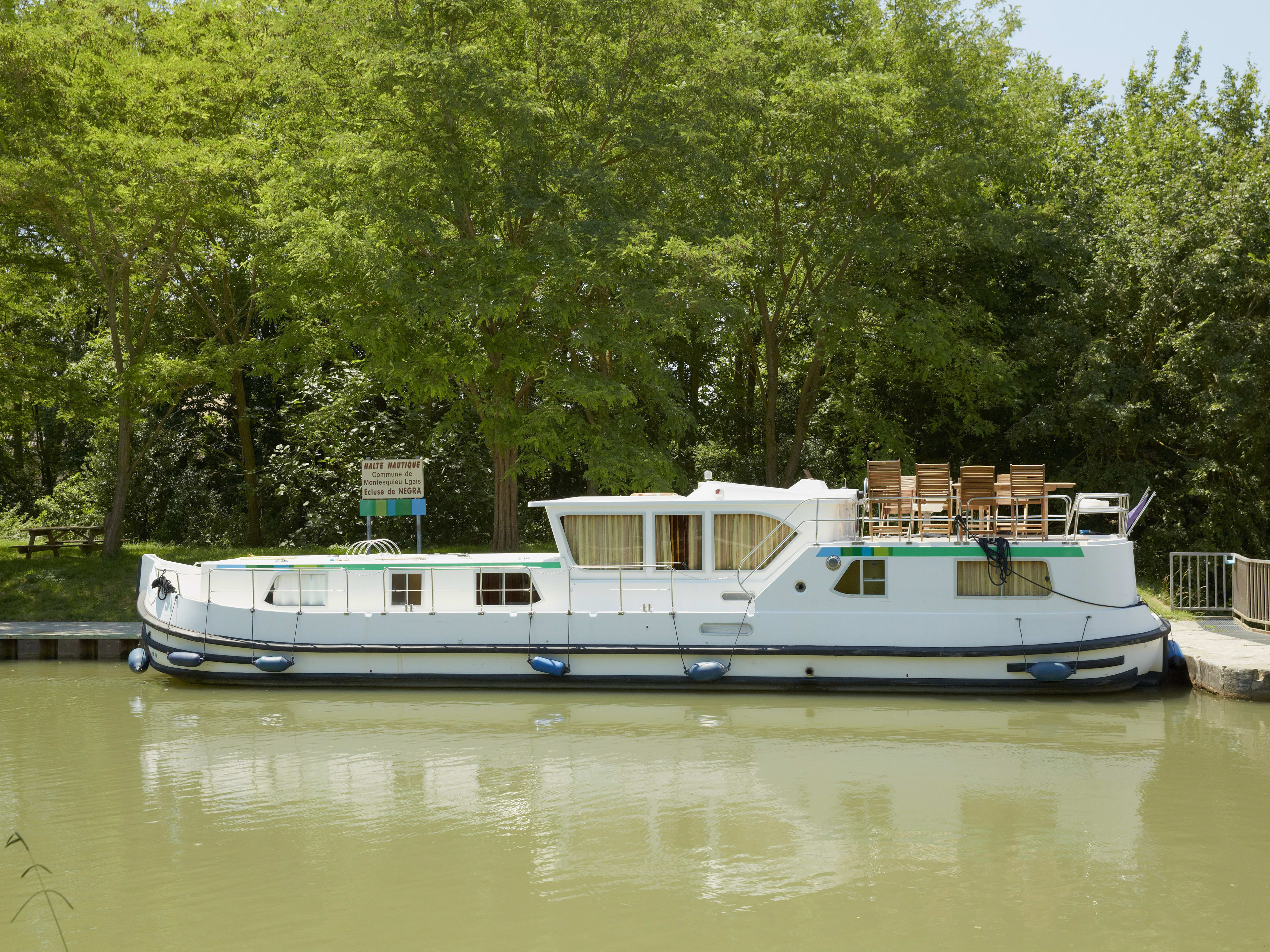 Pénichette Premium 8/12 Pers. Pénichette 1500FB amarrado en Marina Fürstenberg