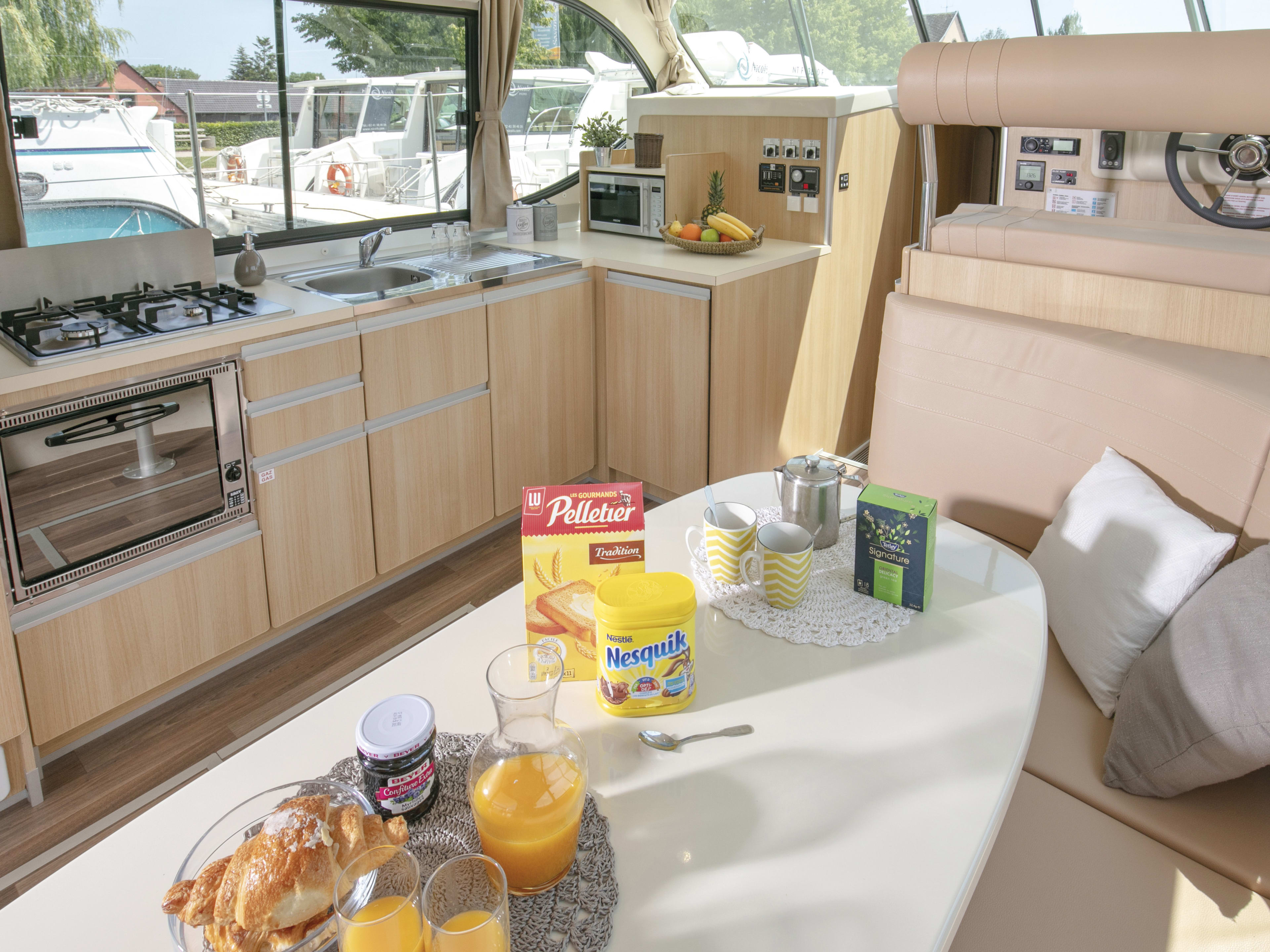 Cruiser Premium+ 4/6 Pers. Nicols Quattro Fly C vor Anker in Lübz