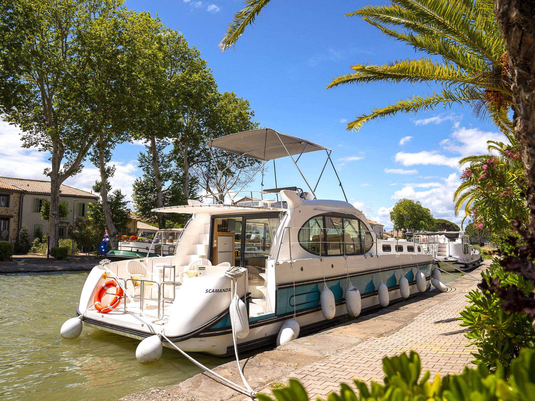 Cruiser Premium+ 6/8 Pers. Nicols Estivale Sixto+ moored at Dole