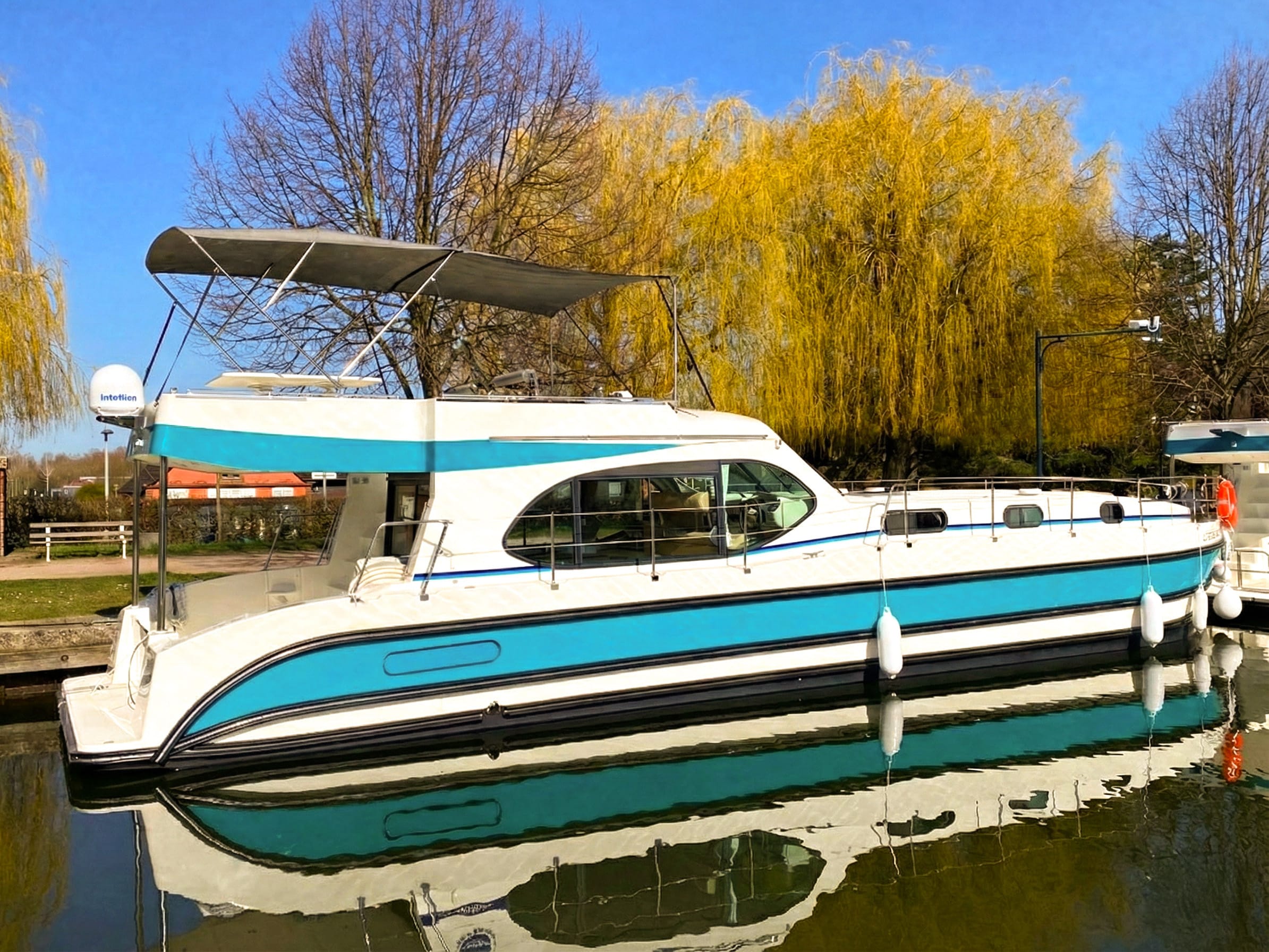 Cruiser Premium+ XL 6/8 Pers. Nicols Sixto Fly C amarrado en Dole