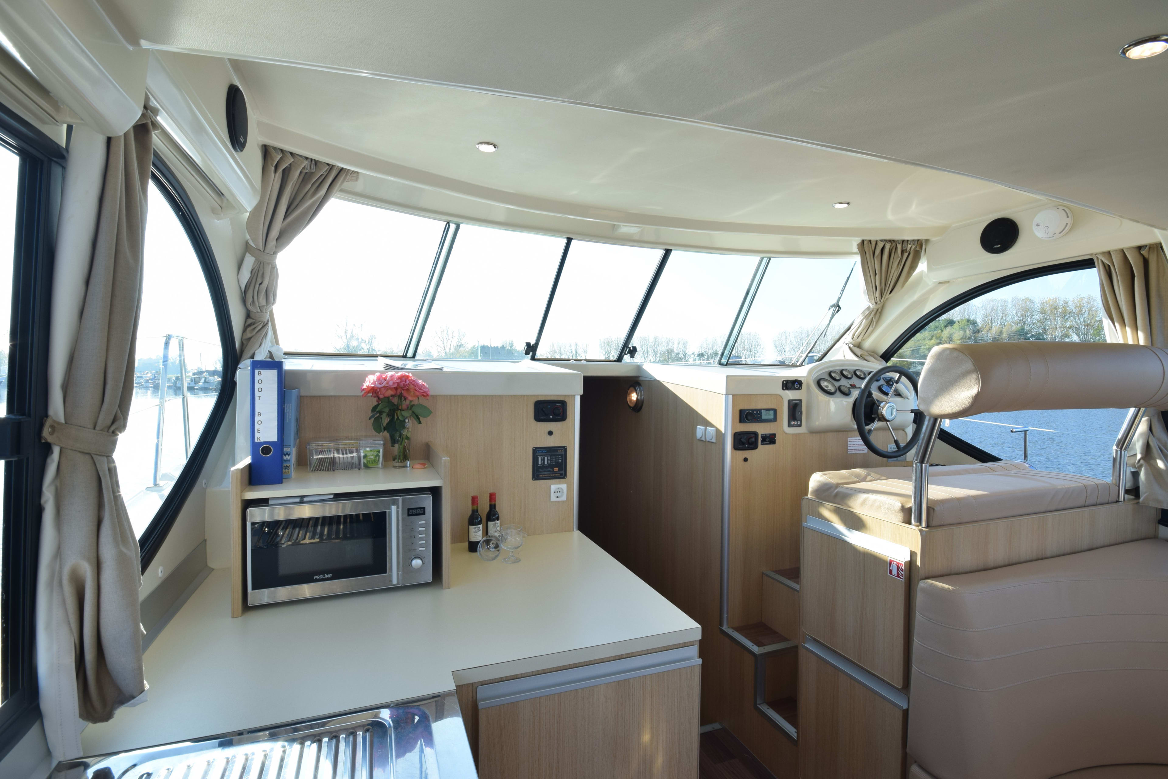 Cruiser Premium+ 8/10 Pers. Nicols Octo Fly C vor Anker in Le Somail