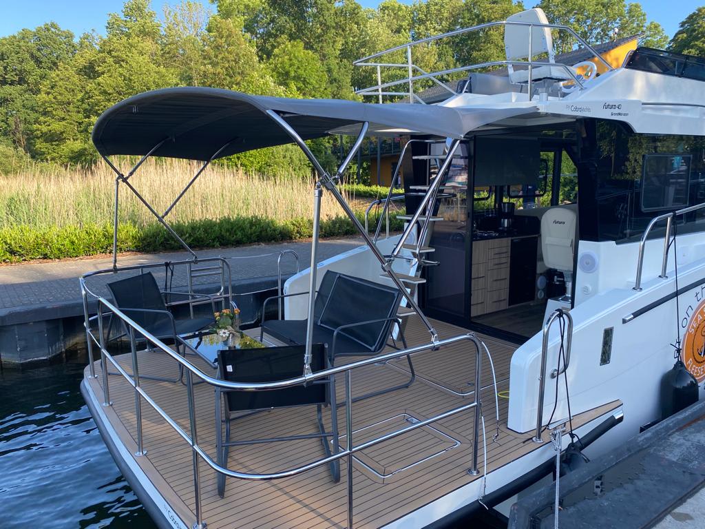 Fleesenqueen One Futura 40 Grand Horizon біля причалу Untergöhren / Fleesensee