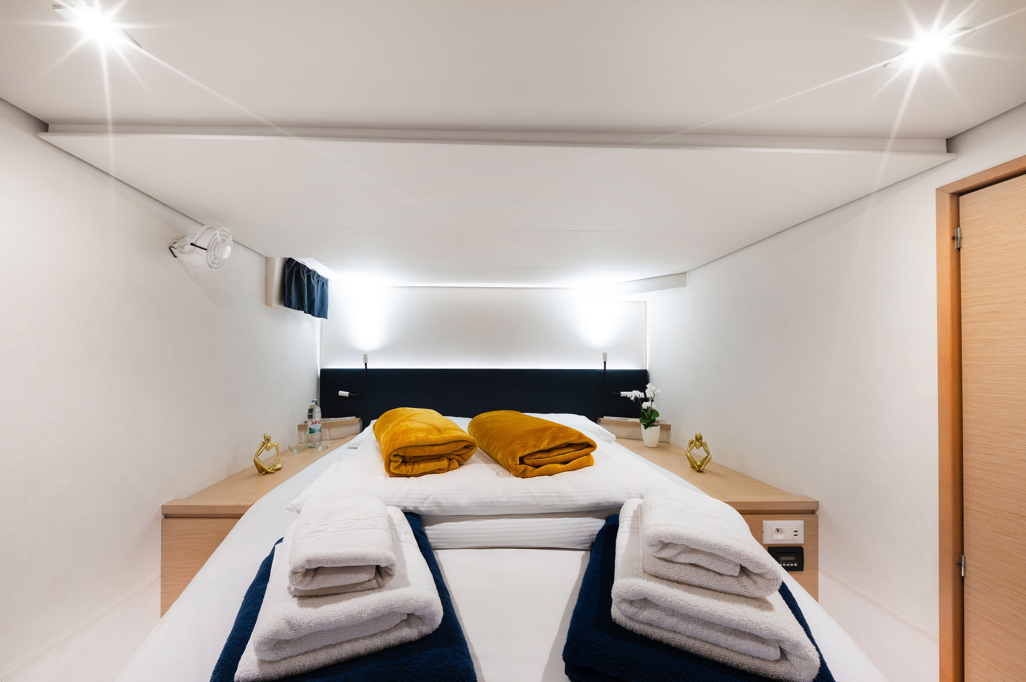 Royal Cracow Saba 50 vor Anker in SCT Marina Trogir