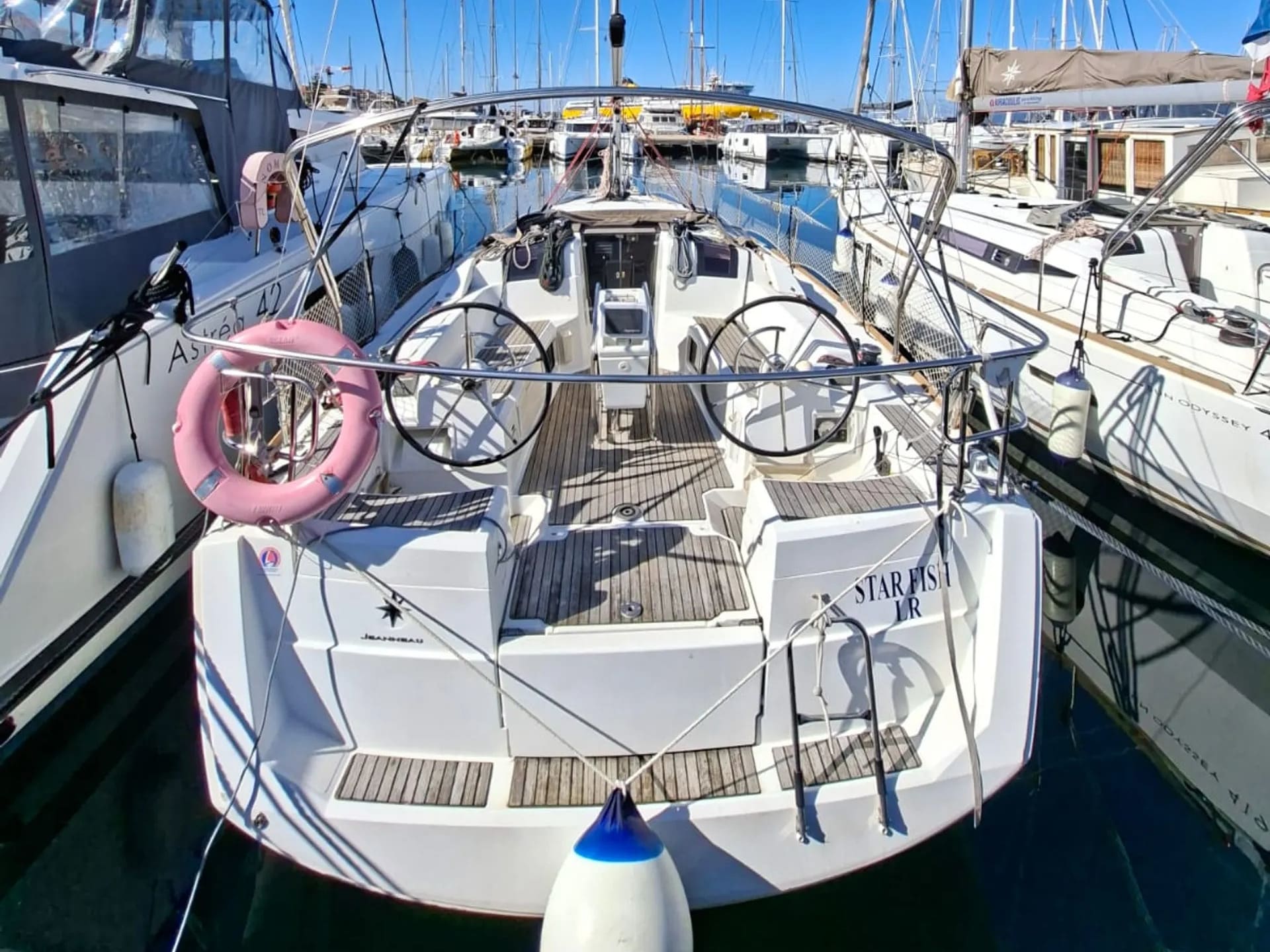 STAR FISH Sun Odyssey 389 біля причалу Port of Propriano