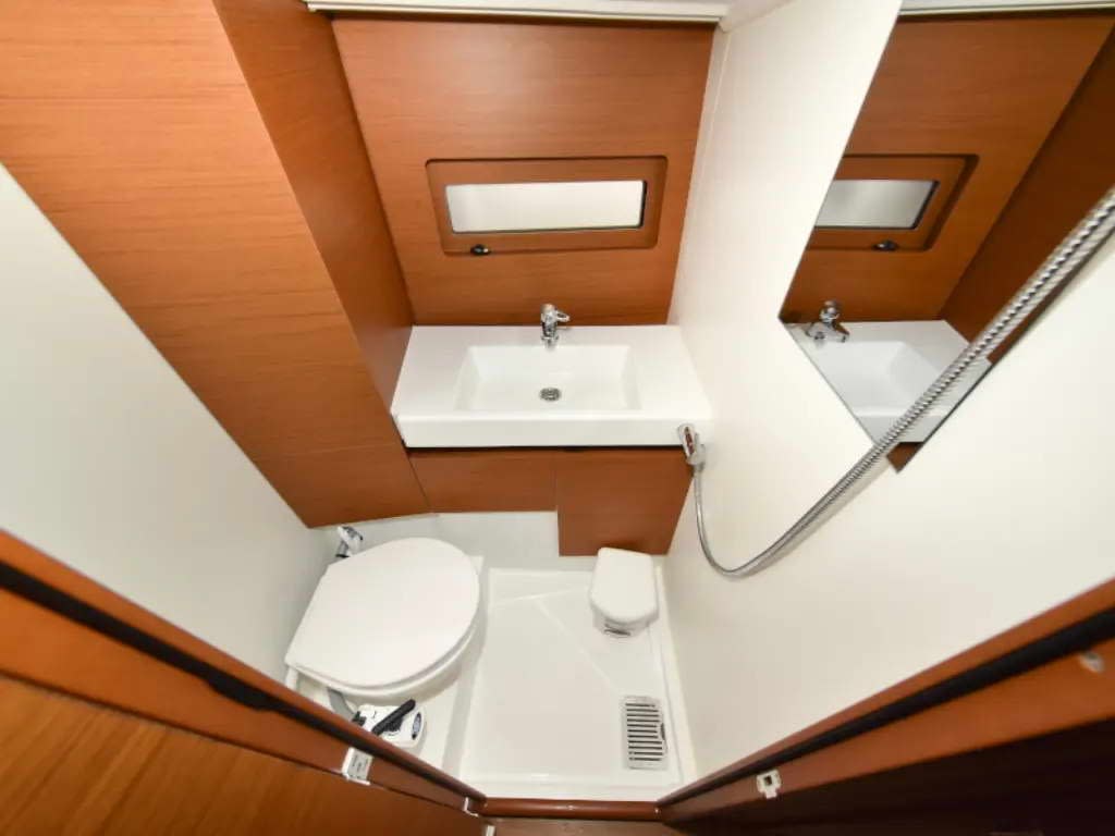 NEW HORIZONS Sun Loft 47 біля причалу Tivat / Marina Solila