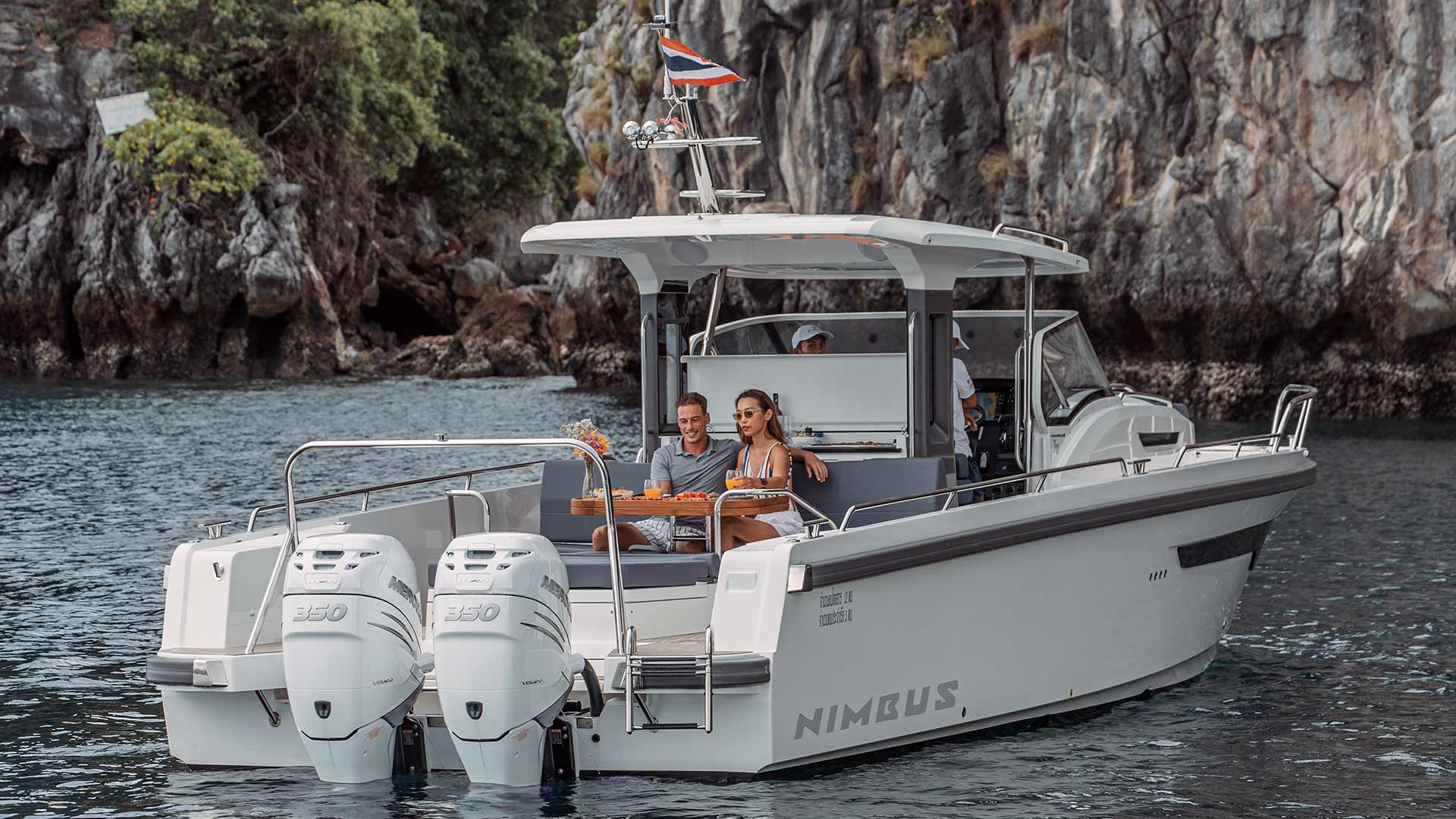 Mija Nimbus T11 vor Anker in Royal Phuket Marina