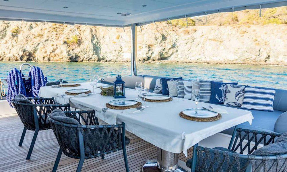 Floki Motoryacht біля причалу Fethiye port