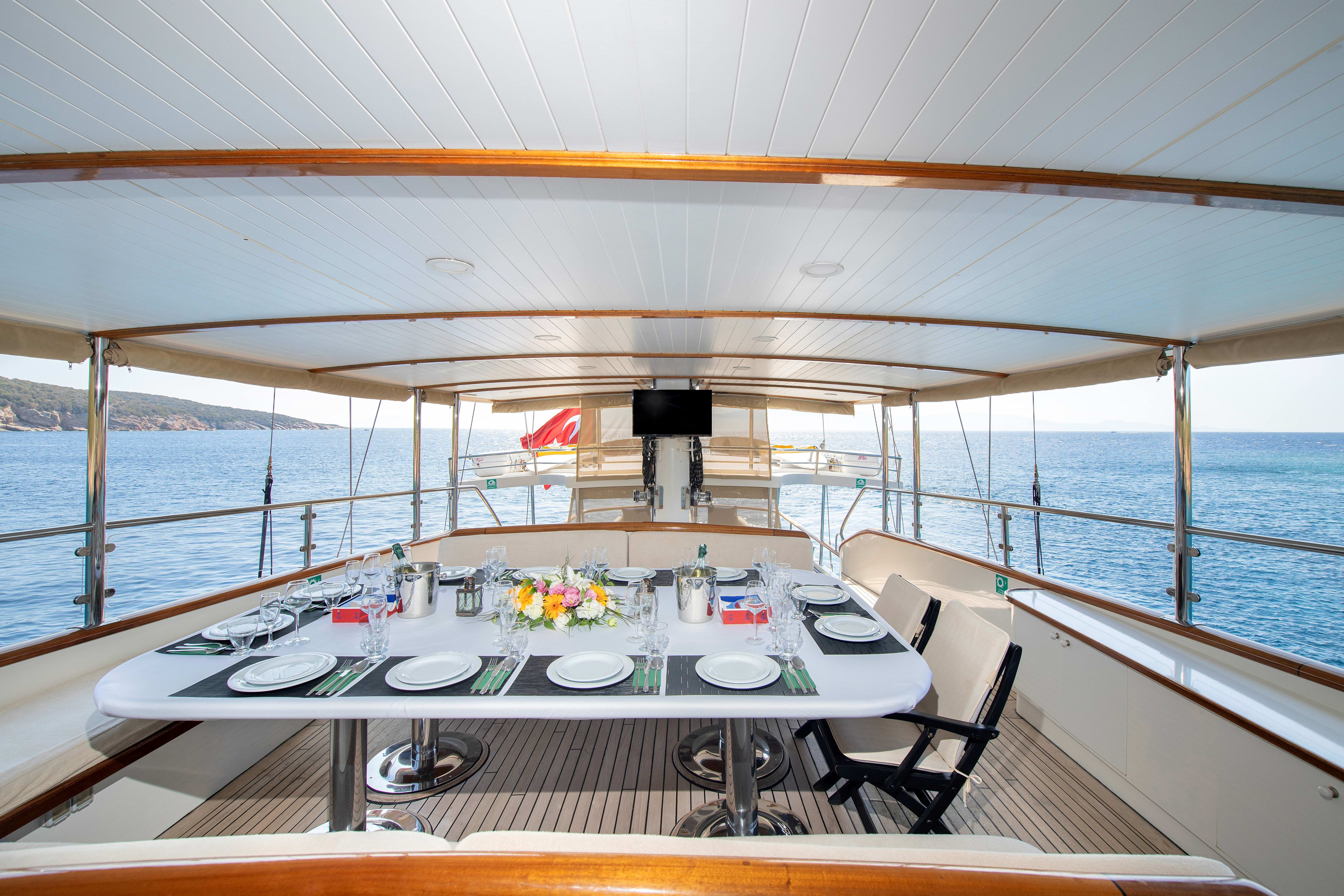 Oguz-Bey Gulet vor Anker in Bodrum Marina