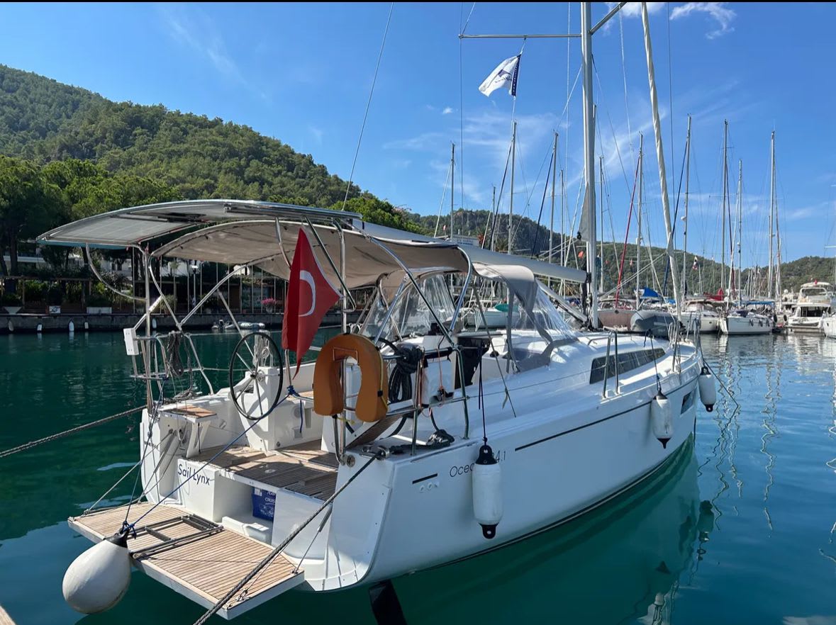 Sail Lynx Oceanis 34.1 vor Anker in Fethiye / Ece Marina
