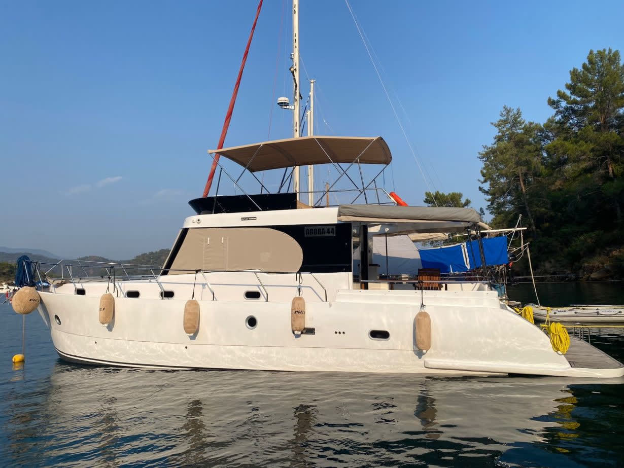 Rigels Motoryacht біля причалу D-Marin Göcek Marina