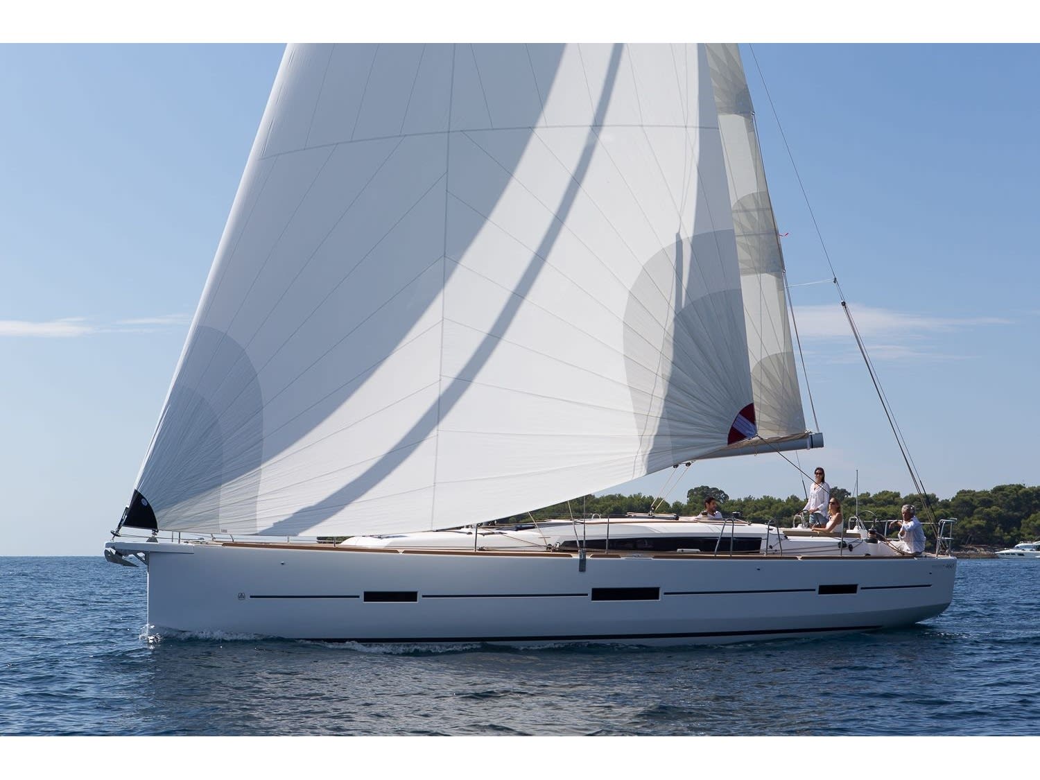 Jaguar Dufour 460 Grand Large біля причалу Sukošan / D-Marin Dalmacija Marina