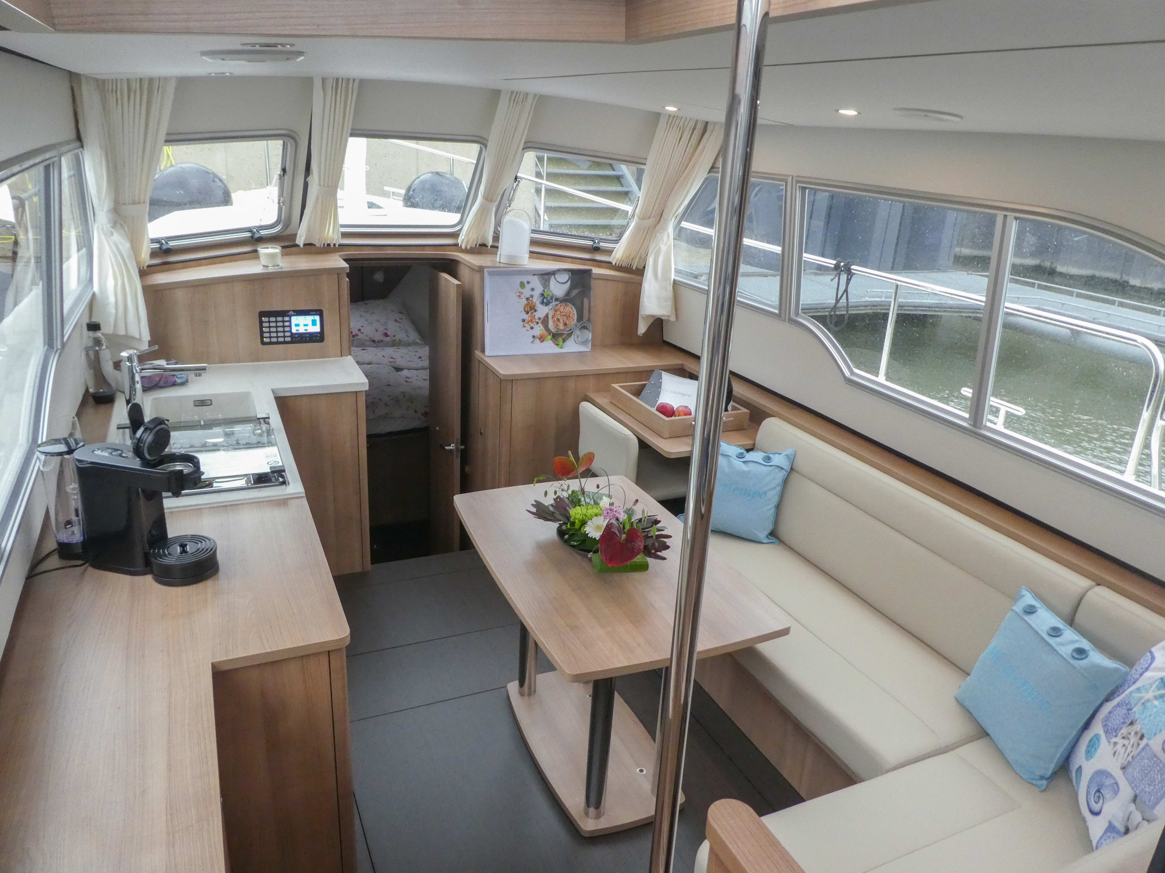 Vaiana Linssen Grand Sturdy 35.0 AC moored at Werder (Havel) / Marina Vulkan Werft