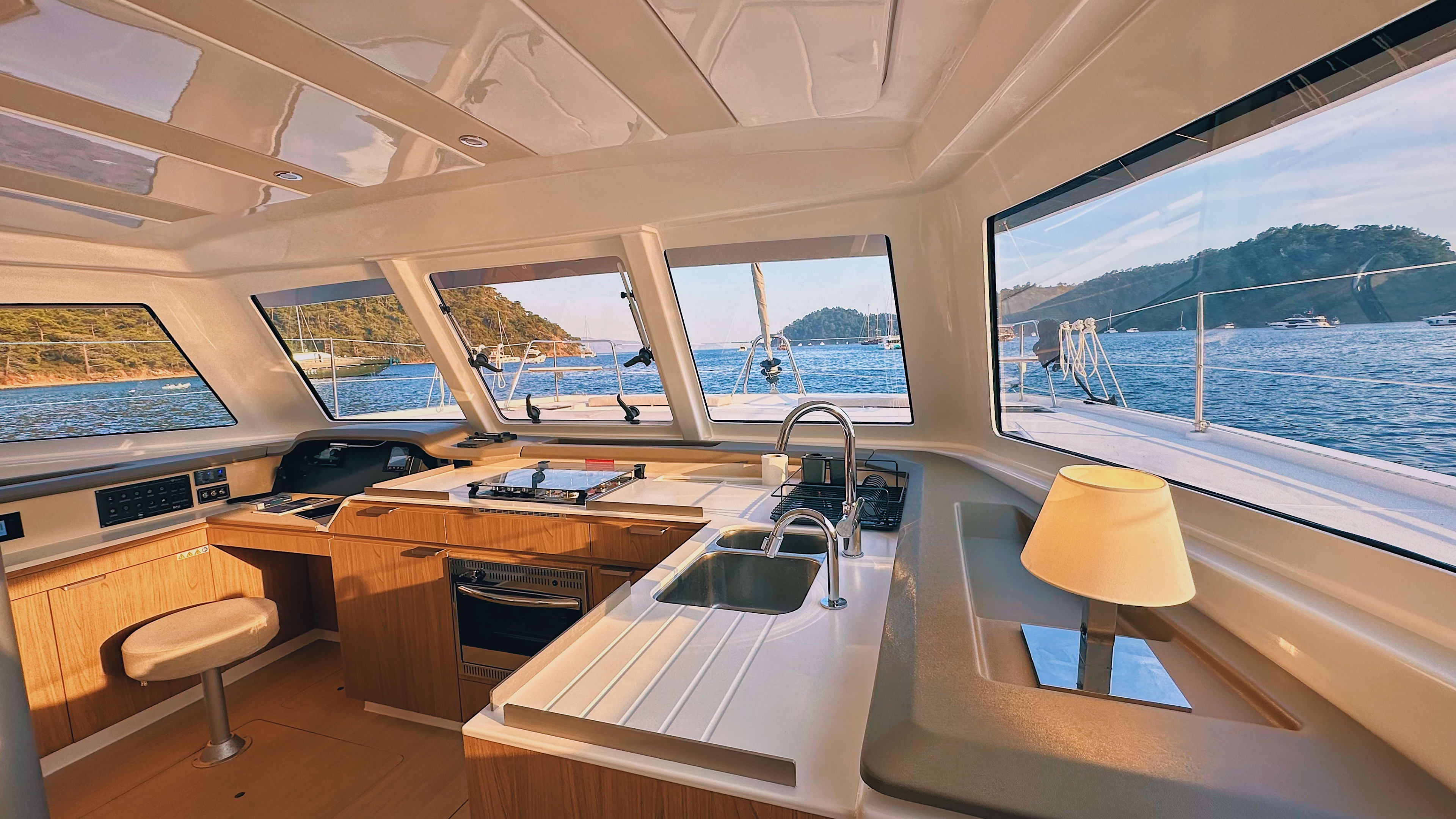 Jomo Bali 4.0 amarrado en Göcek / Marinturk Exclusive Marina