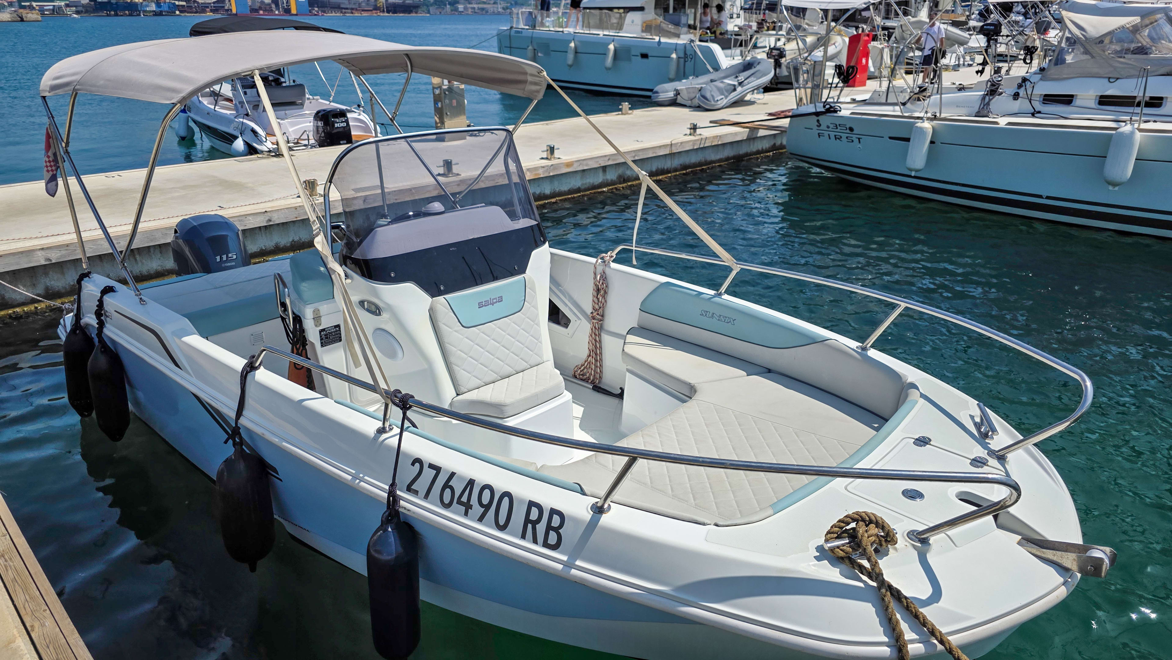 Salpa Sunsix amarrado en Pula / Marina Polesana