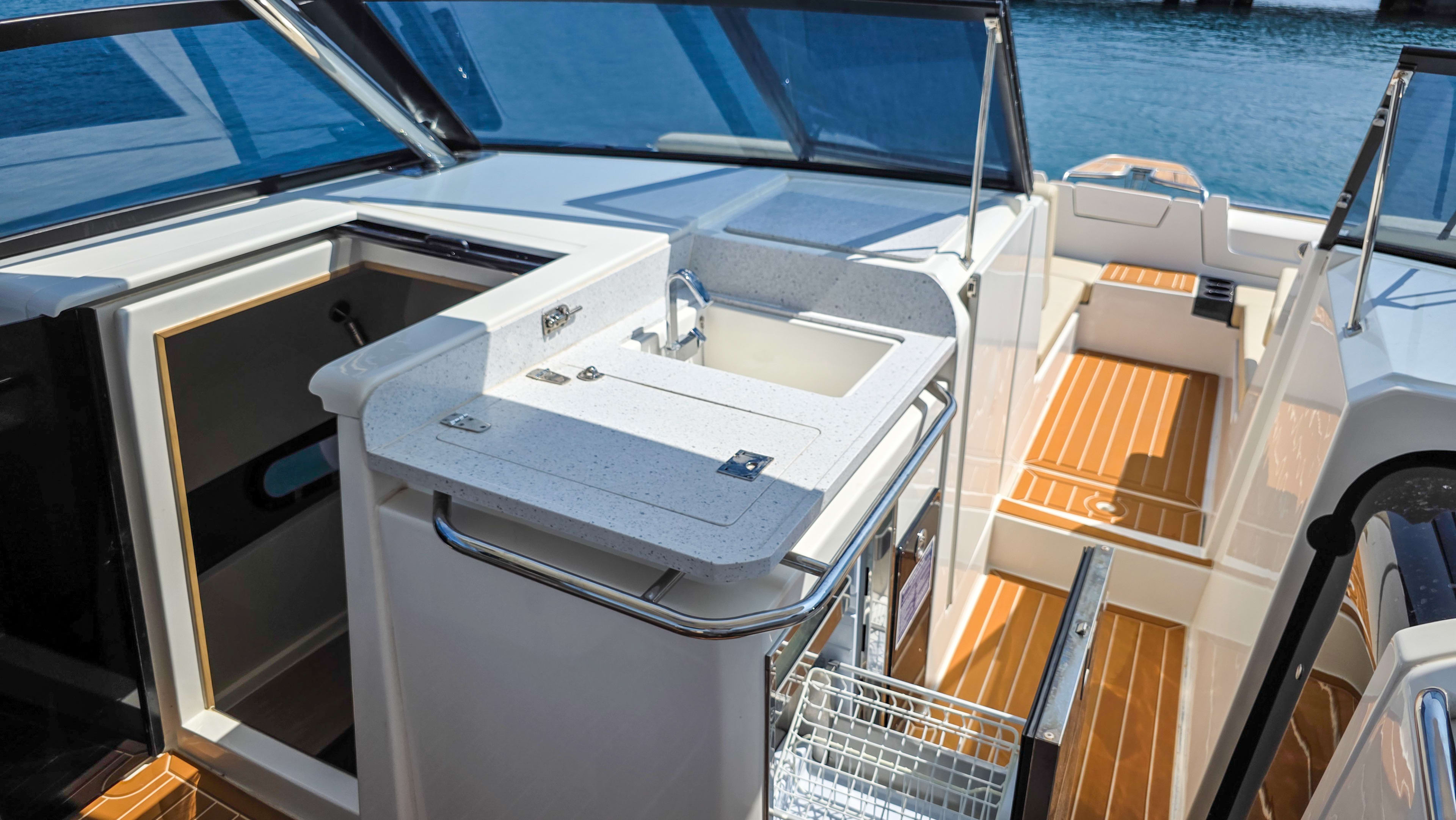 Aquila 32 Aquila 32 Sport біля причалу Pula / Marina Polesana