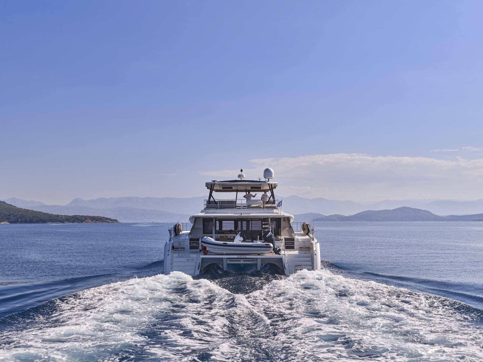 Ariva Power 67 vor Anker in D-Marin Marina Gouvia