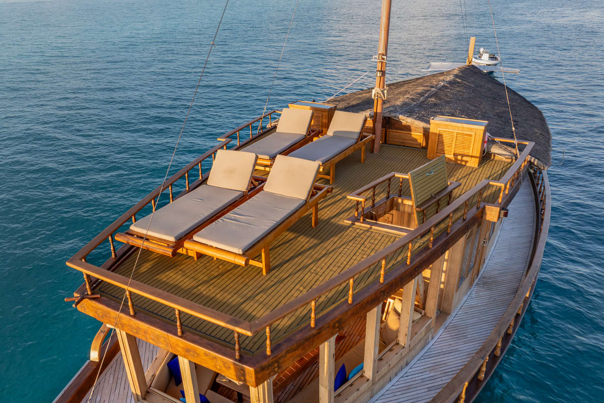 Stella 2 Wooden motor yacht vor Anker in Malé