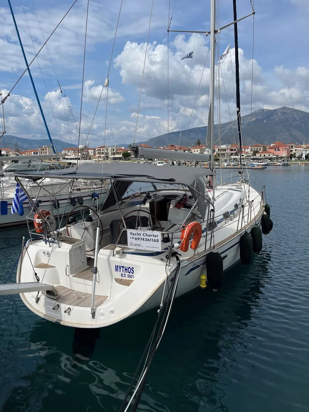 Premium + Bavaria C50 біля причалу Paralio Astros / Astros Harbour