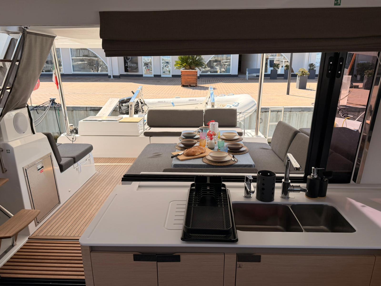 BLU DOLPHIN Elba 45 amarrado en Capo d'Orlando Marina