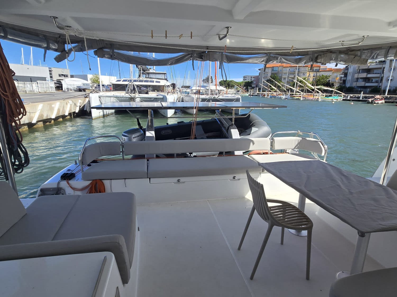 Estel Excess 14 amarrado en Port Canet-en-Roussillon