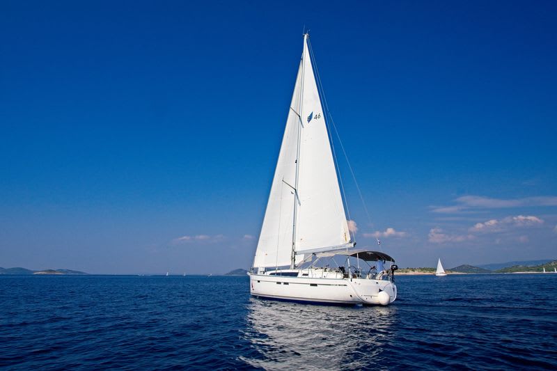 MH 52 Bavaria 46 Cruiser біля причалу Murter / Marina Hramina