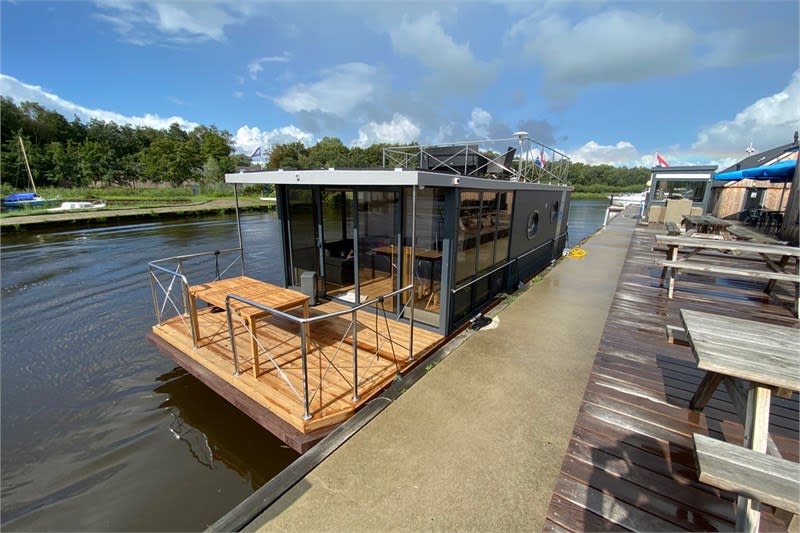 Campi 400 II moored at Jachthaven Drachten de Drait