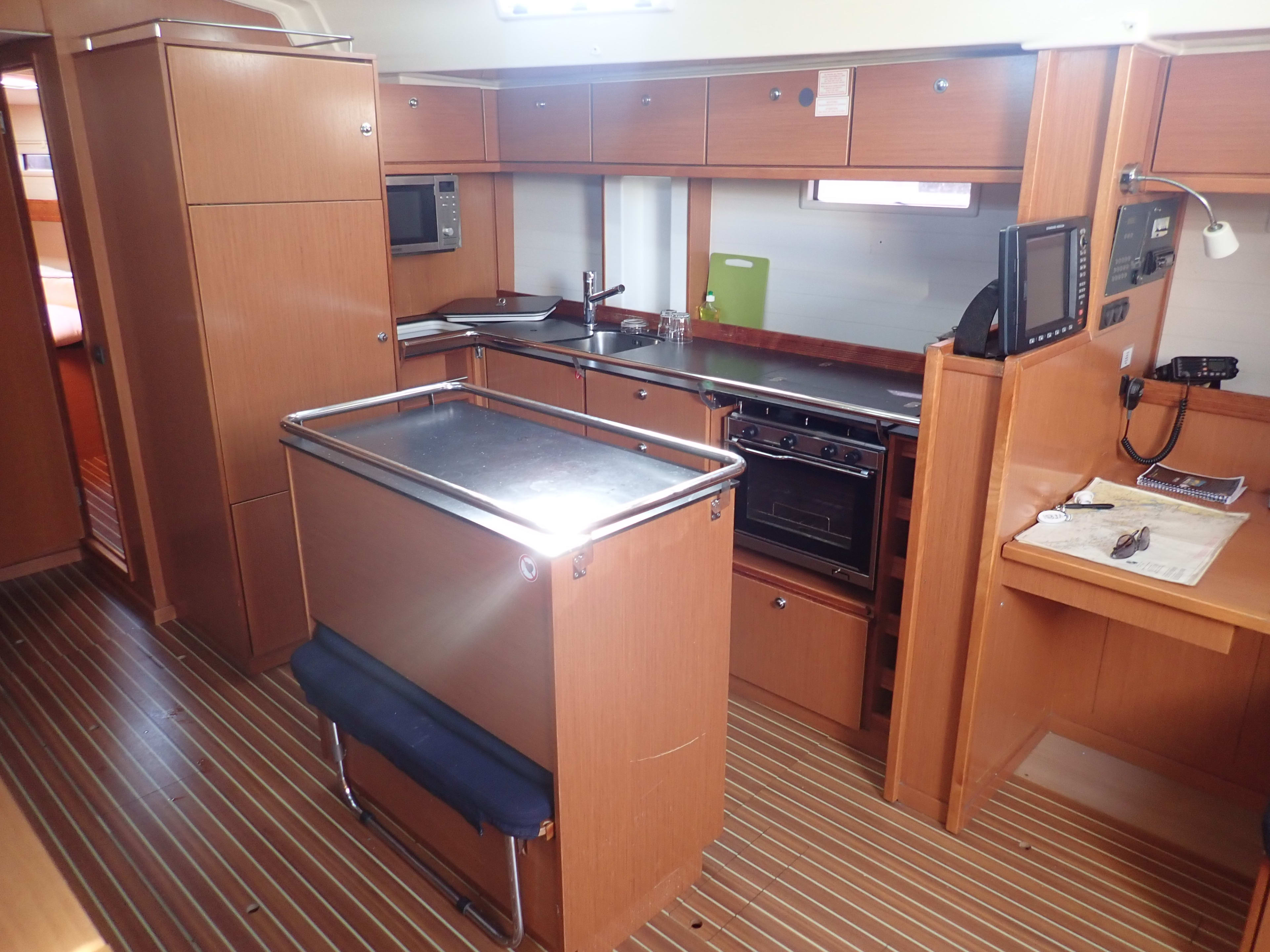 Verdi Bavaria 55 Cruiser біля причалу Sukošan / D-Marin Dalmacija Marina